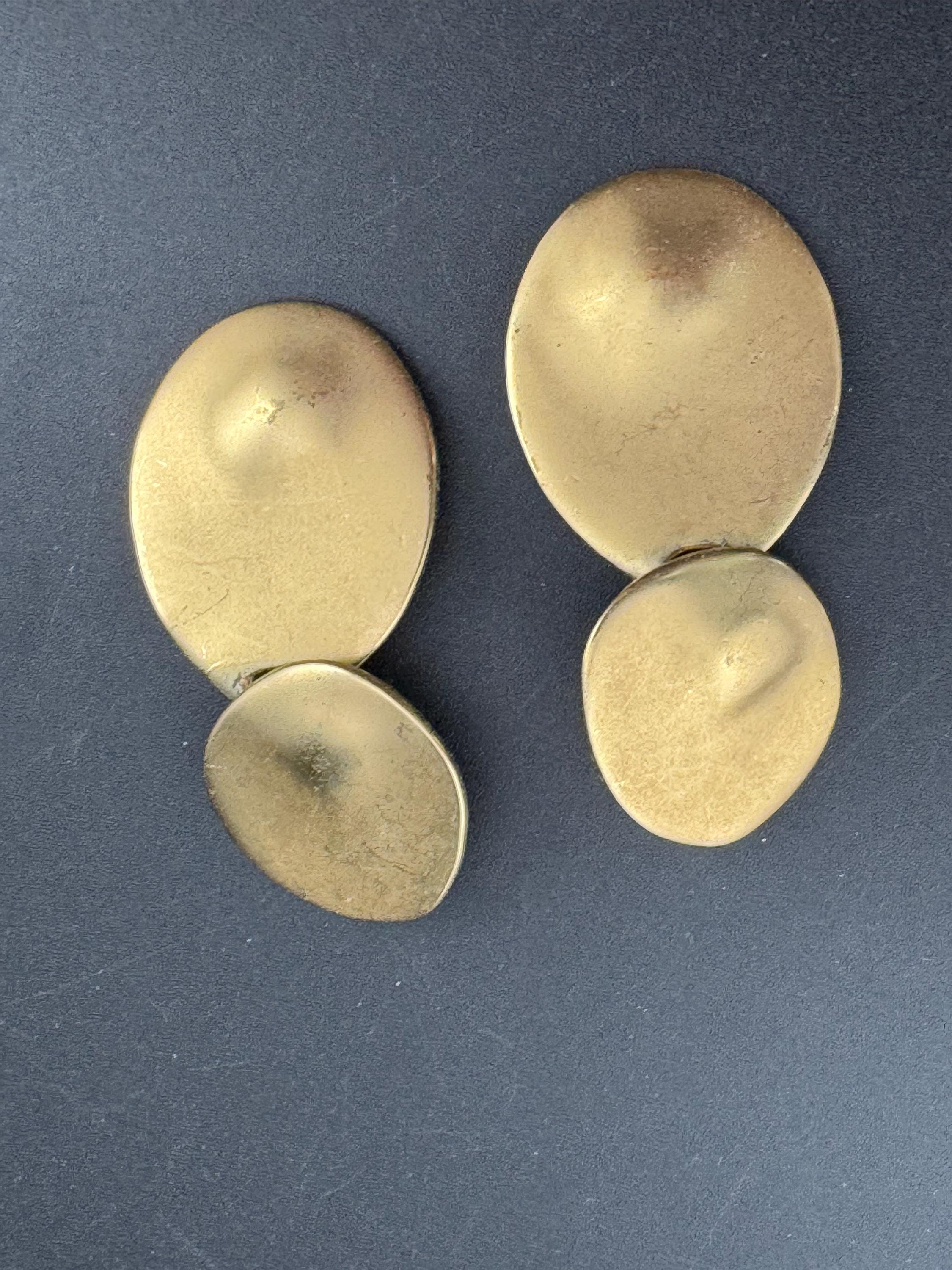 Matt yellow gold tone Etruscan style dangly drop disc clip on earrings