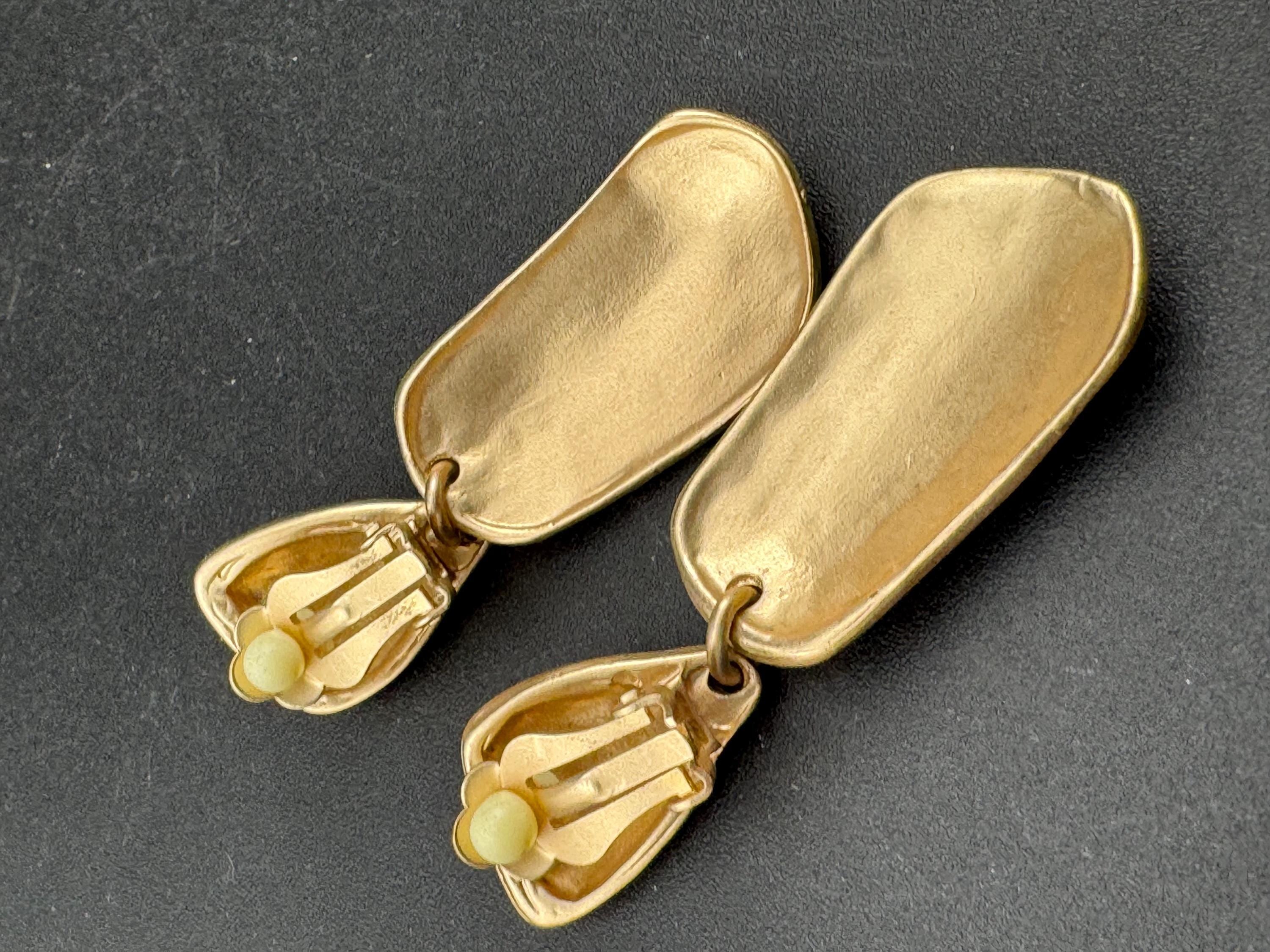 Matt yellow gold tone Etruscan style dangly drop clip on earrings
