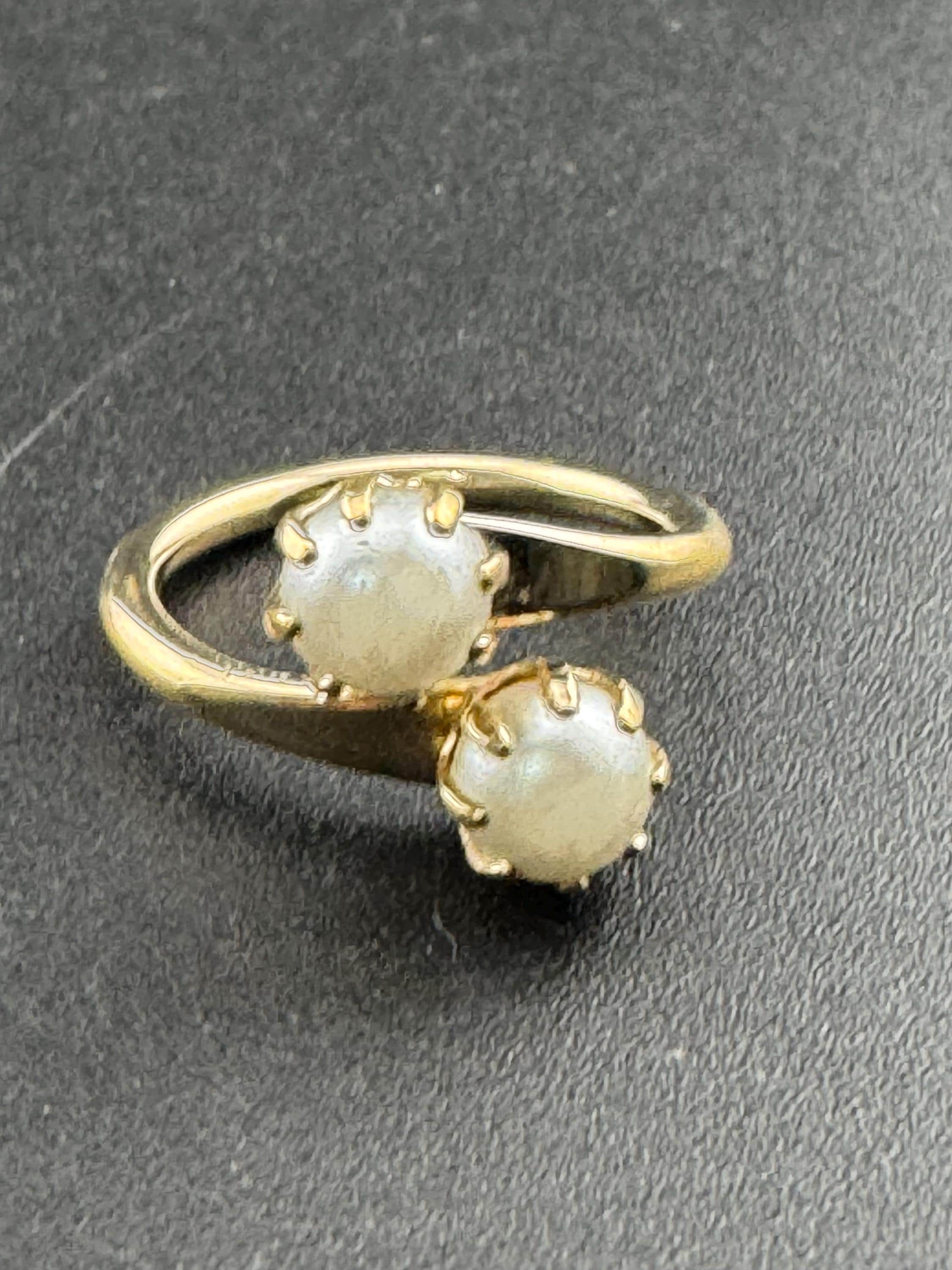 Sarah Coventry gold tone double faux pearl cocktail ring size M