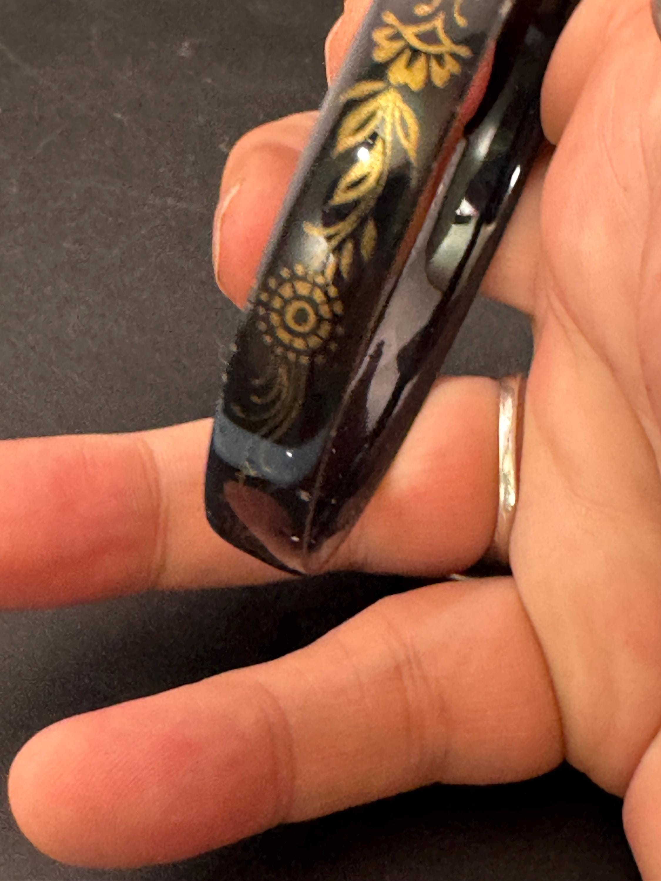 Vintage unsigned black and gold enamel floral bangle art nouveau style slim 8mm