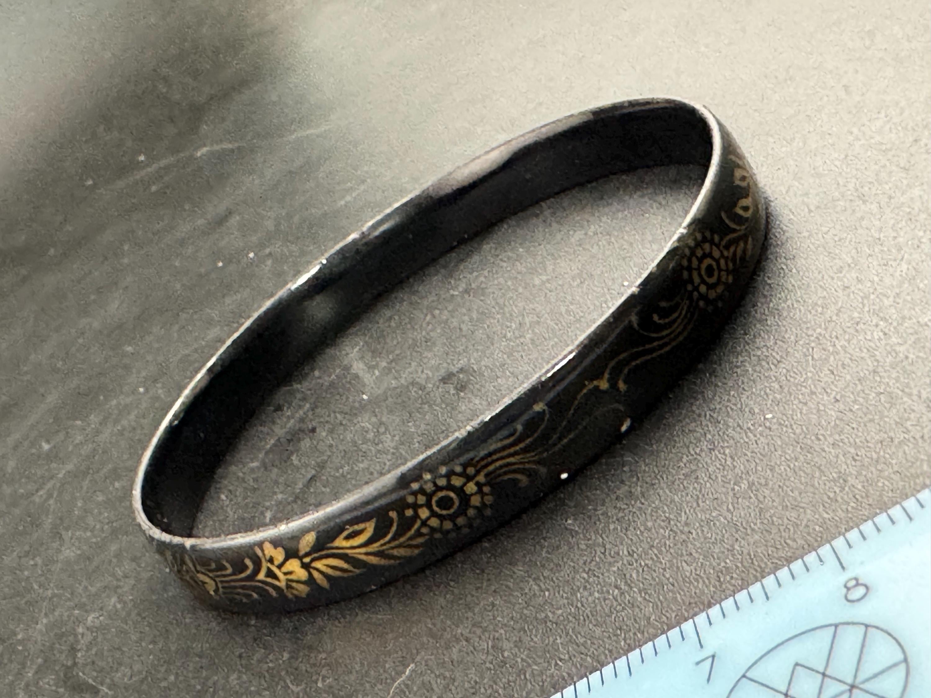 Vintage unsigned black and gold enamel floral bangle art nouveau style slim 8mm
