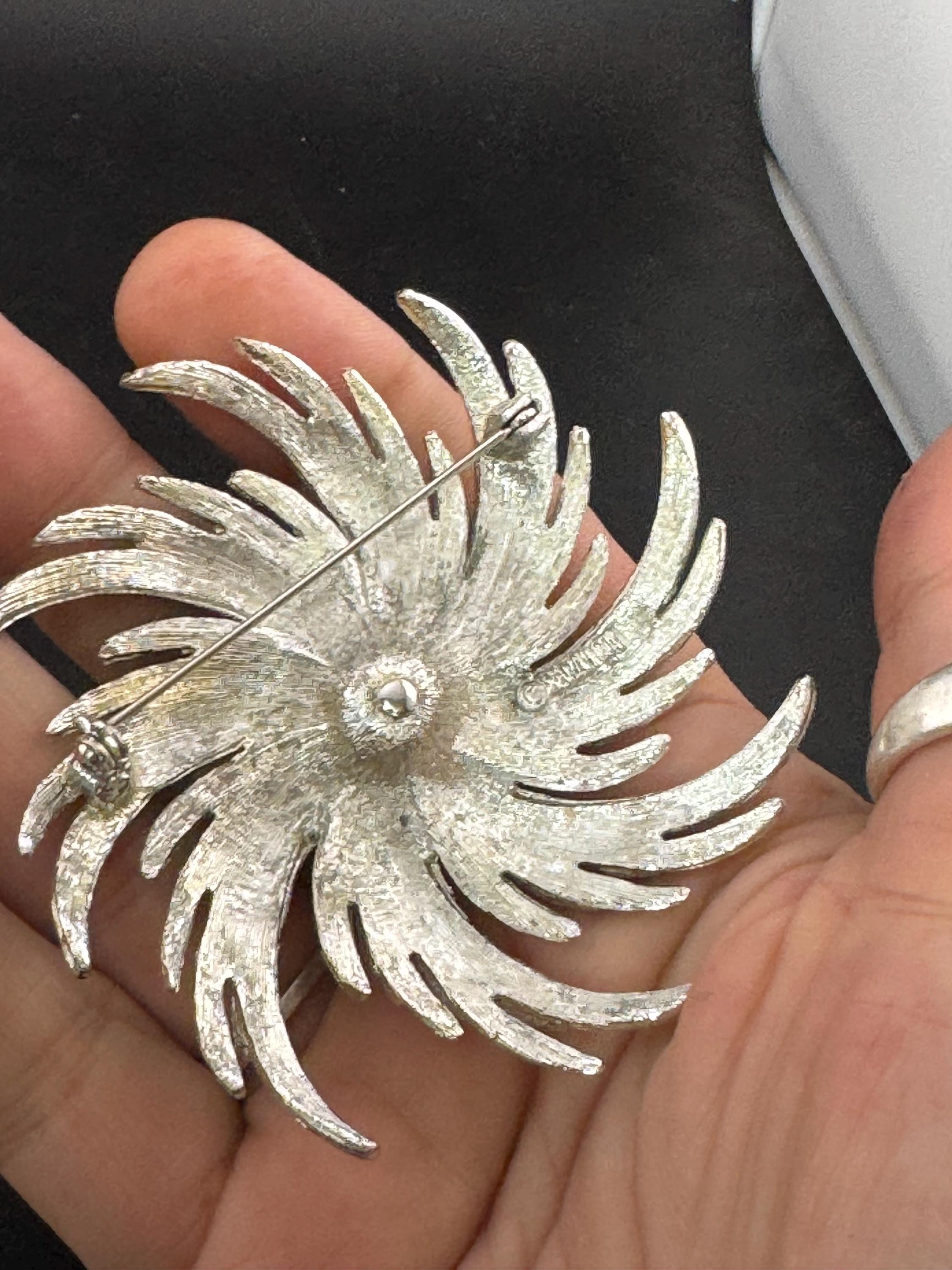 Signed Sarah Coventry modernist flower brooch silver tone with central Pearl cabochon
