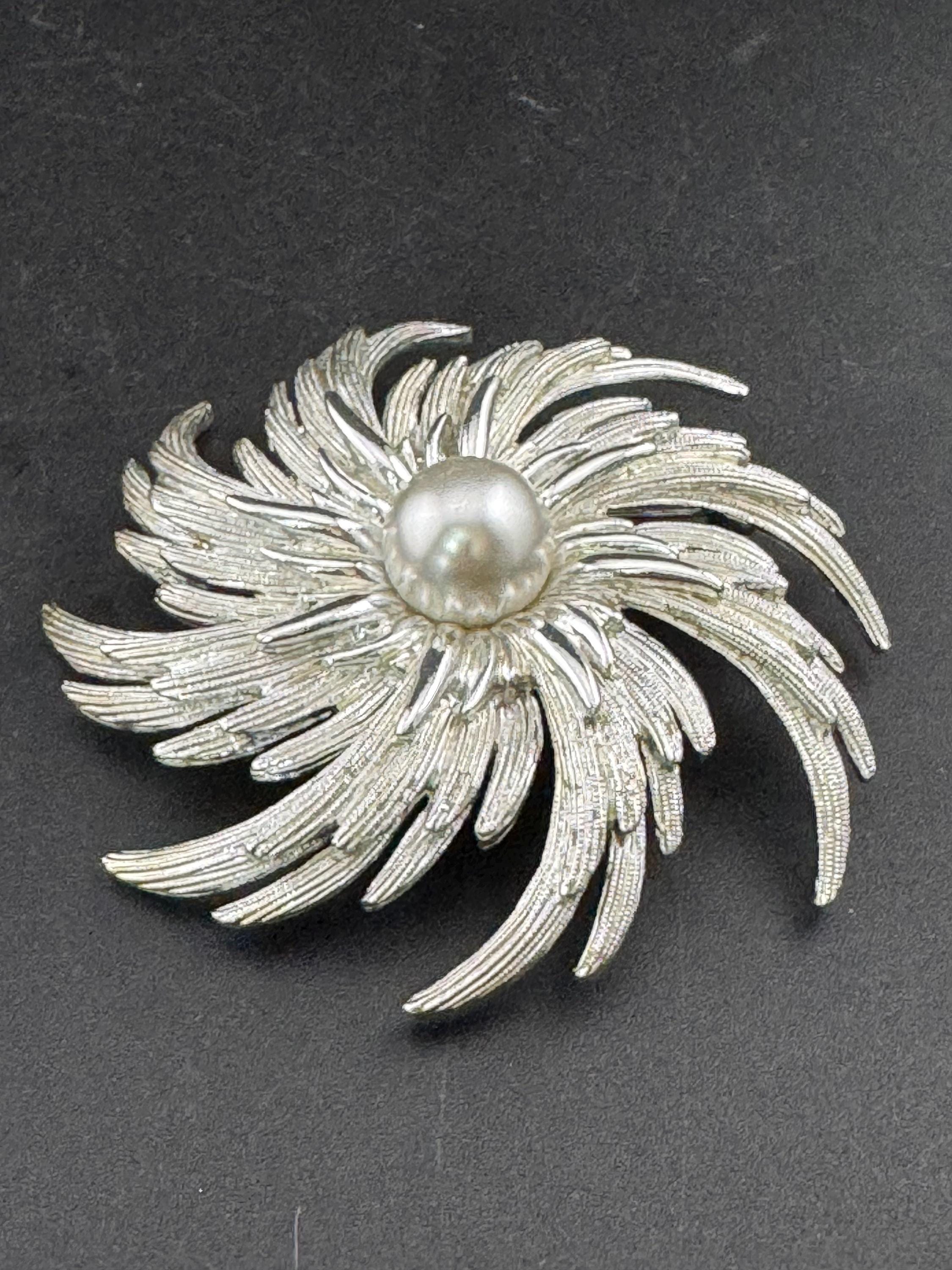Signed Sarah Coventry modernist flower brooch silver tone with central Pearl cabochon