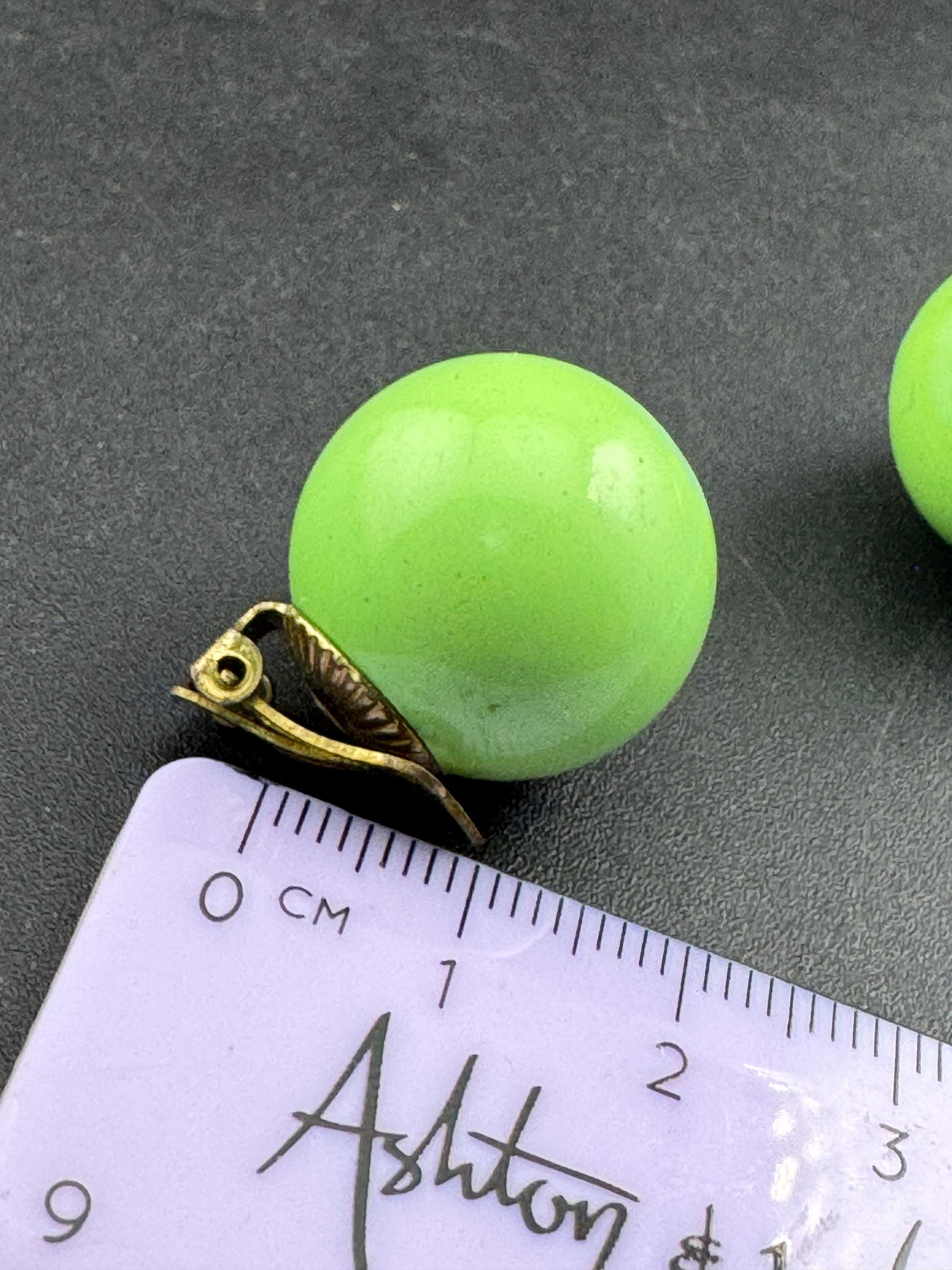 Vintage 2cm Plastic lime green ball Button Stud clip on earrings