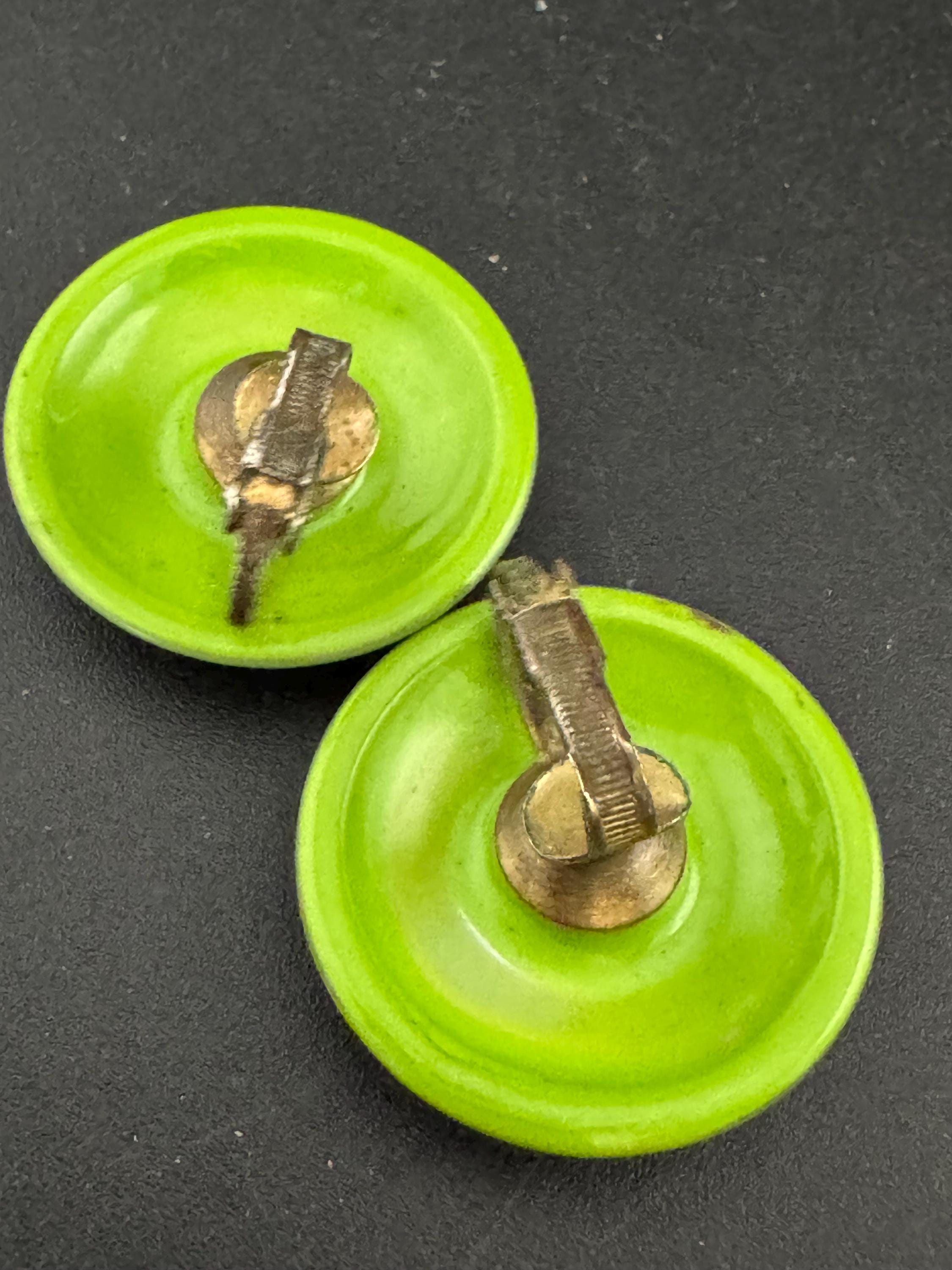 Vintage 2.5cm Plastic lime green low domed disc Button Stud clip on earrings