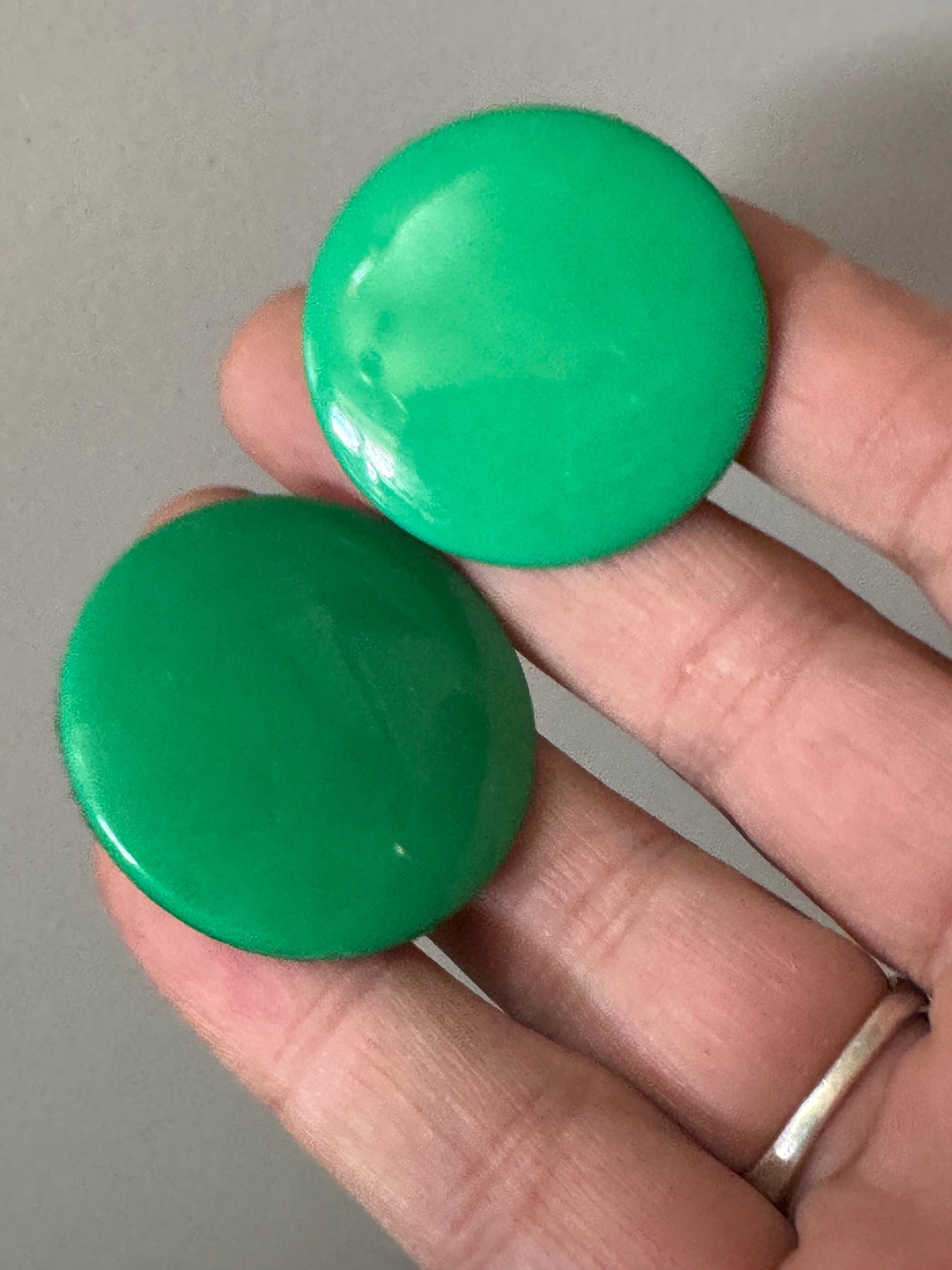 Retro 3cm Plastic bright green low domed big disc Button Stud clip on earrings