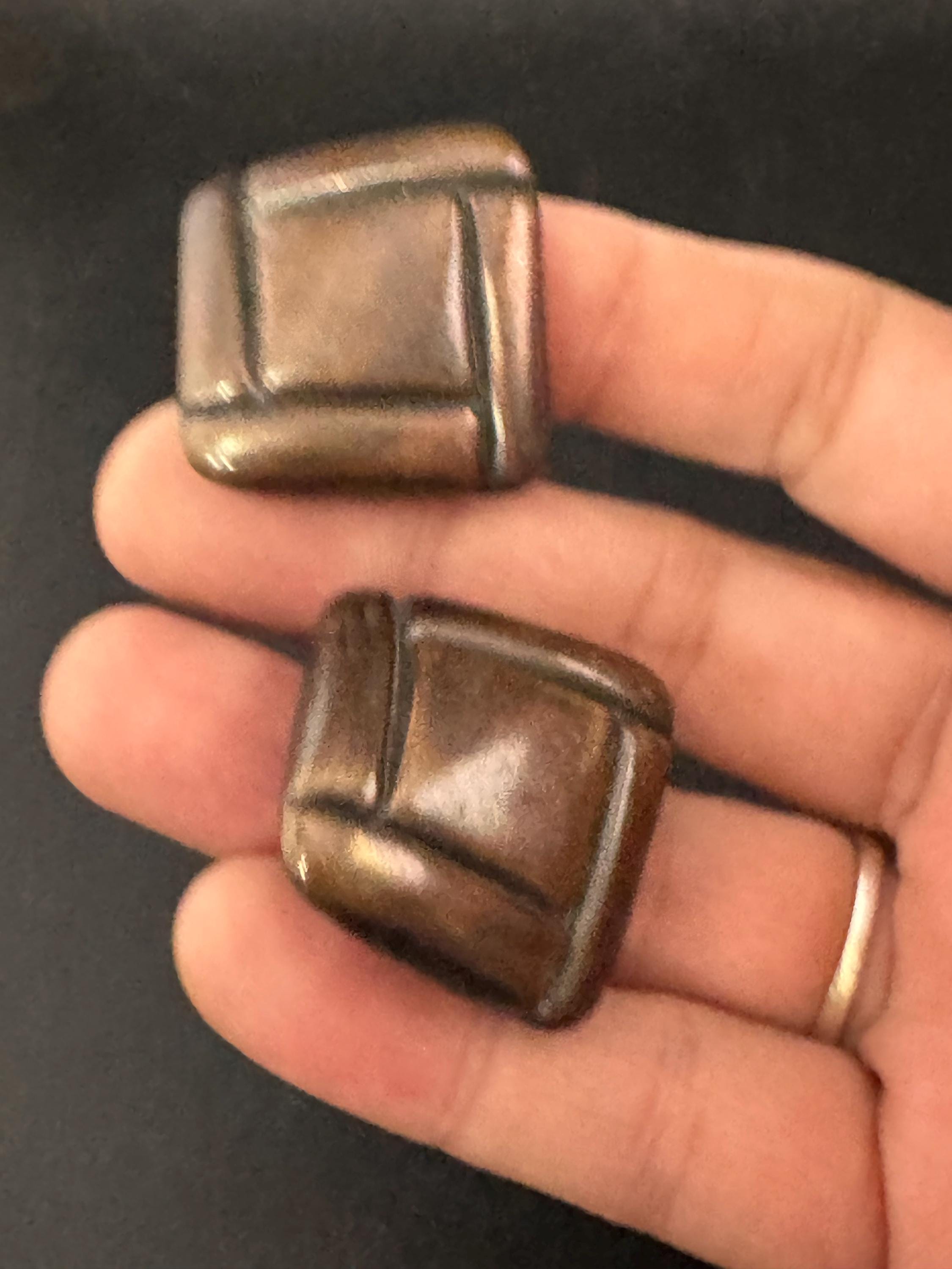 vintage 3.5cm warm brown plastic square stud clip on earrings