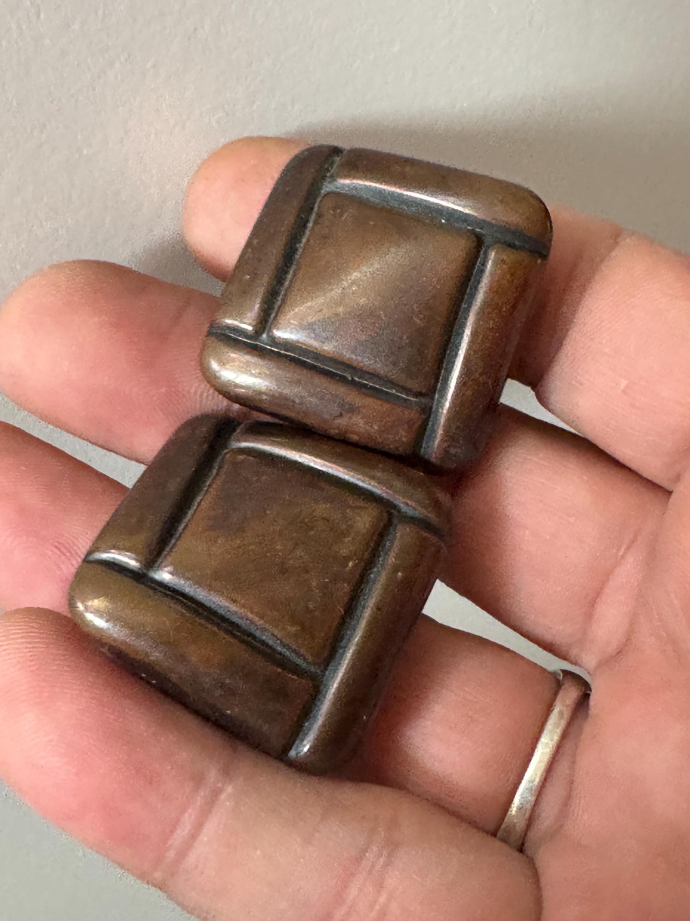 vintage 3.5cm warm brown plastic square stud clip on earrings