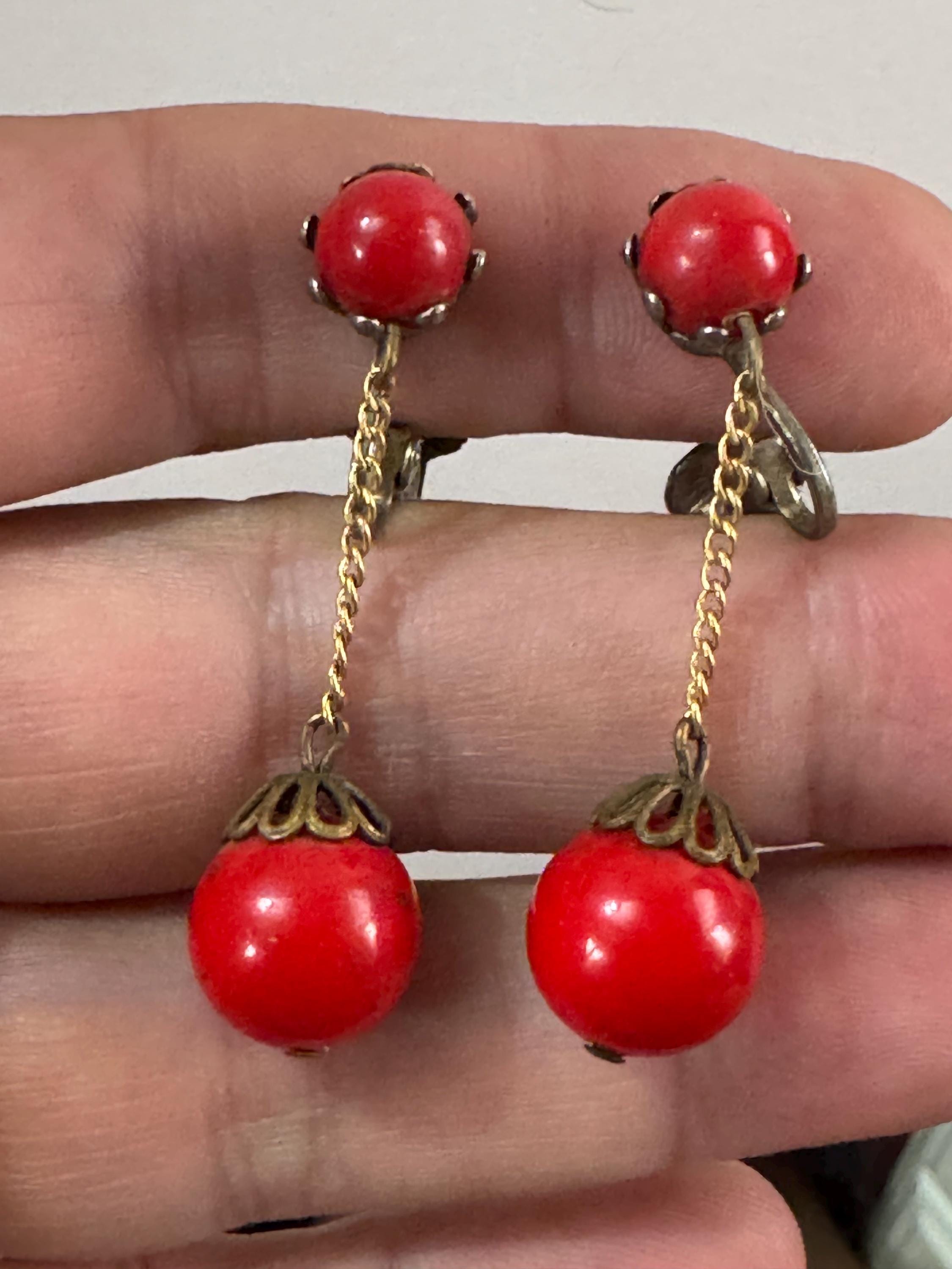 Vintage 4cm Plastic bright red ball chain link dangly clip on earrings