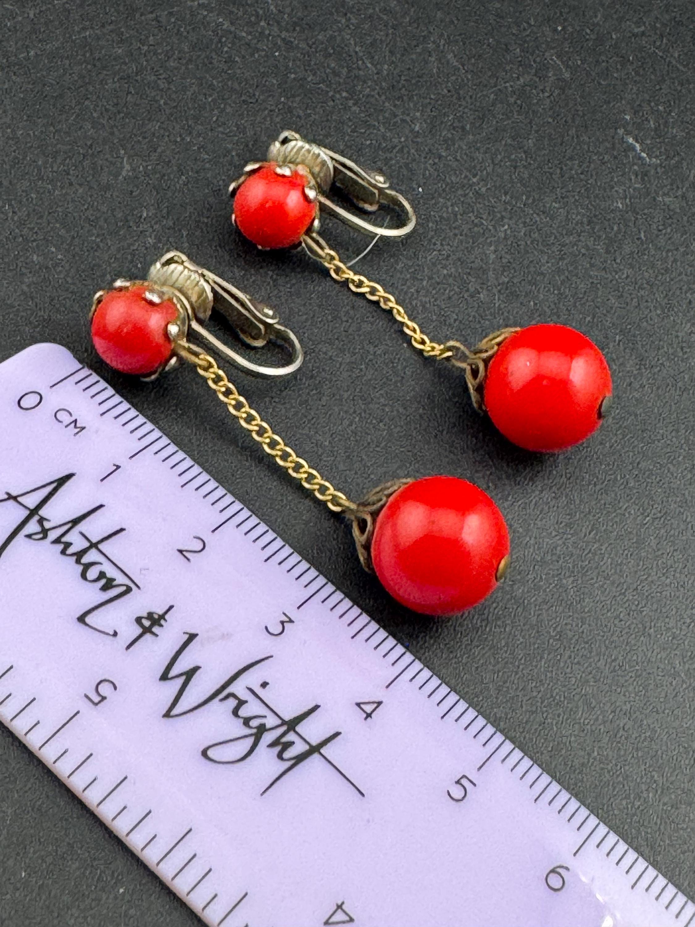 Vintage 4cm Plastic bright red ball chain link dangly clip on earrings