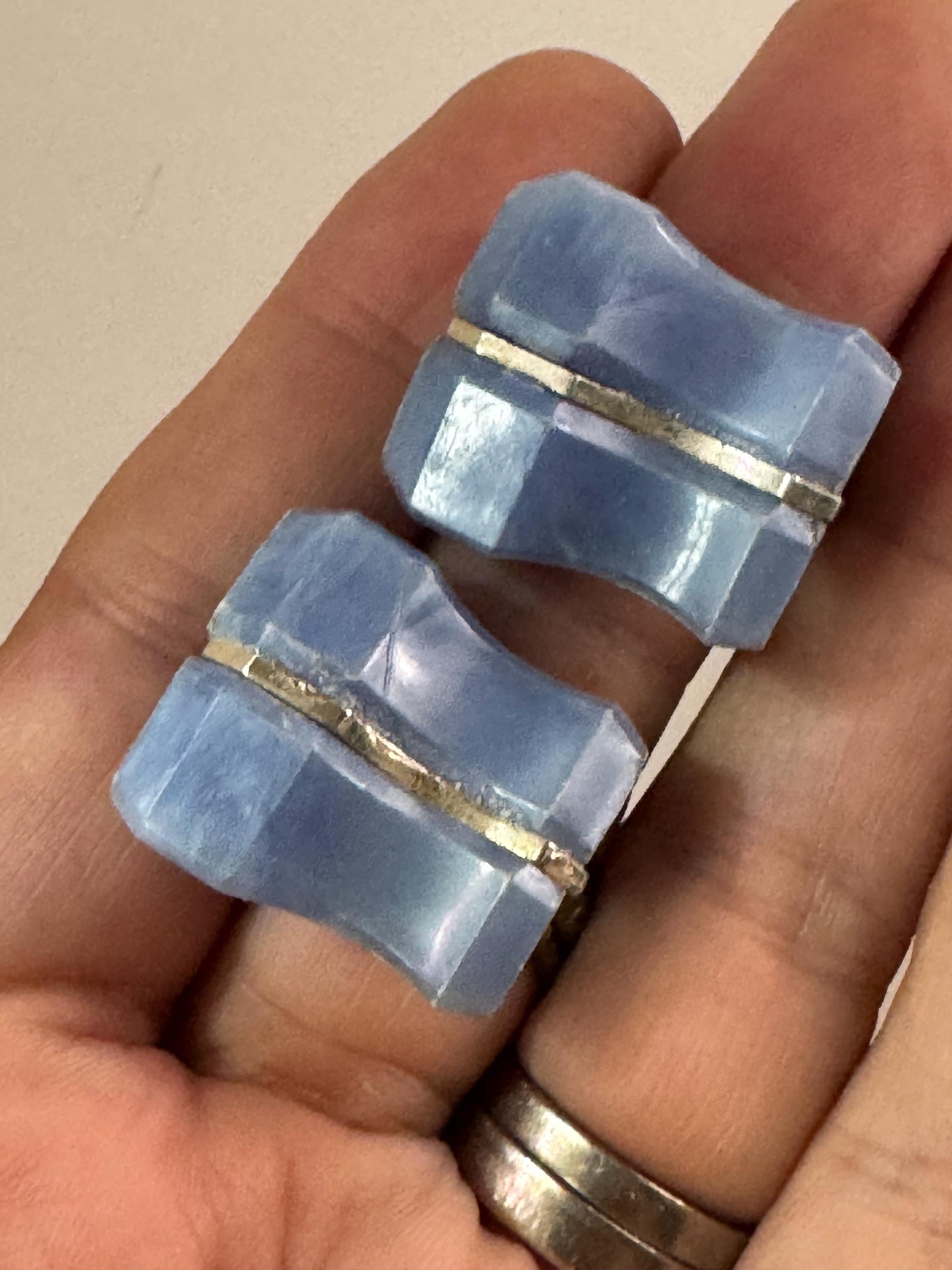 Vintage 2.5cm rectangular light blue early plastic silver stripe clip on stud earrings 1950s