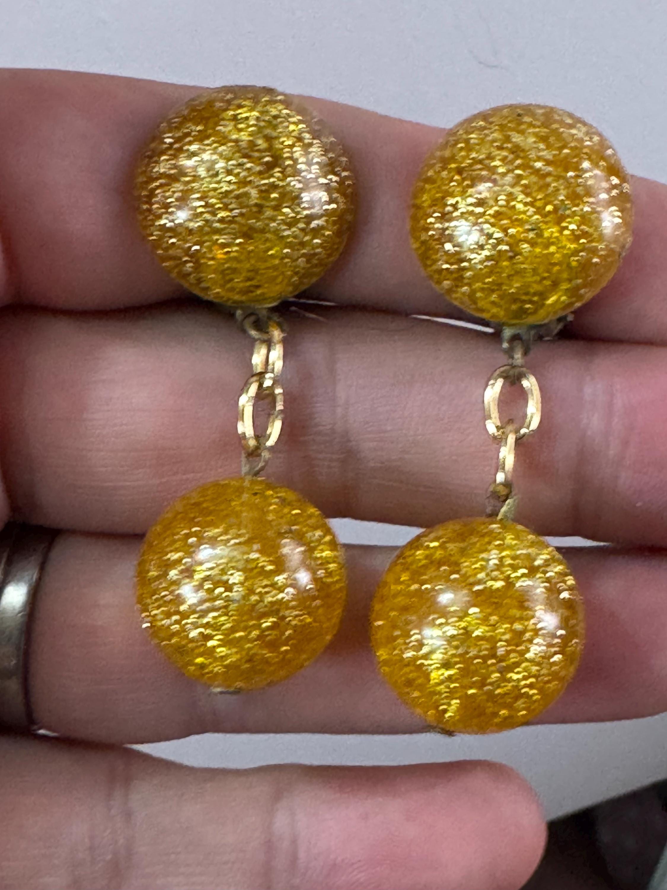 Early Vintage 4cm Plastic yellow glittery ball chain link dangly clip on earrings