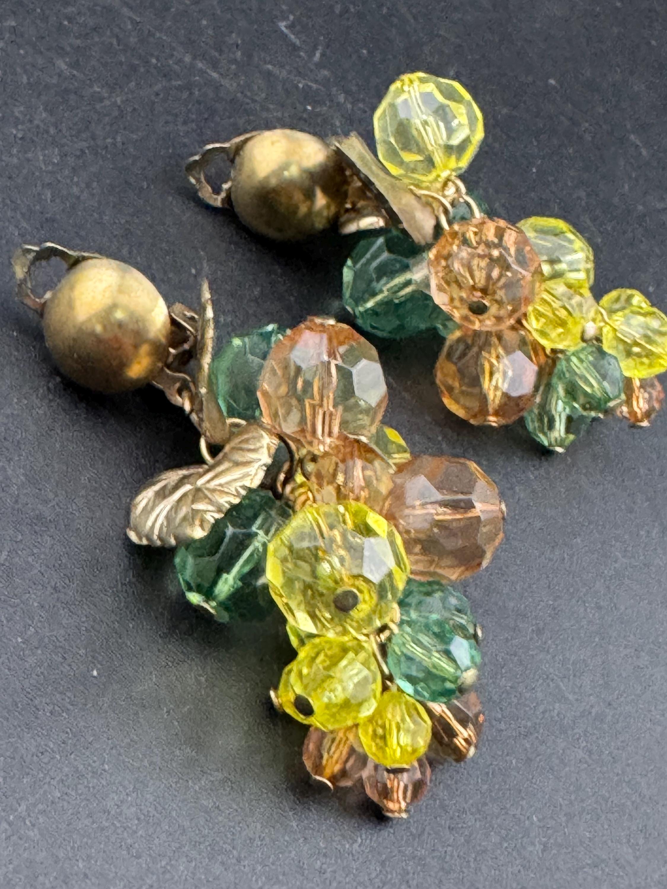 Vintage yellow green faceted cut plastic beaded dangly chandelier drop clip on earrings