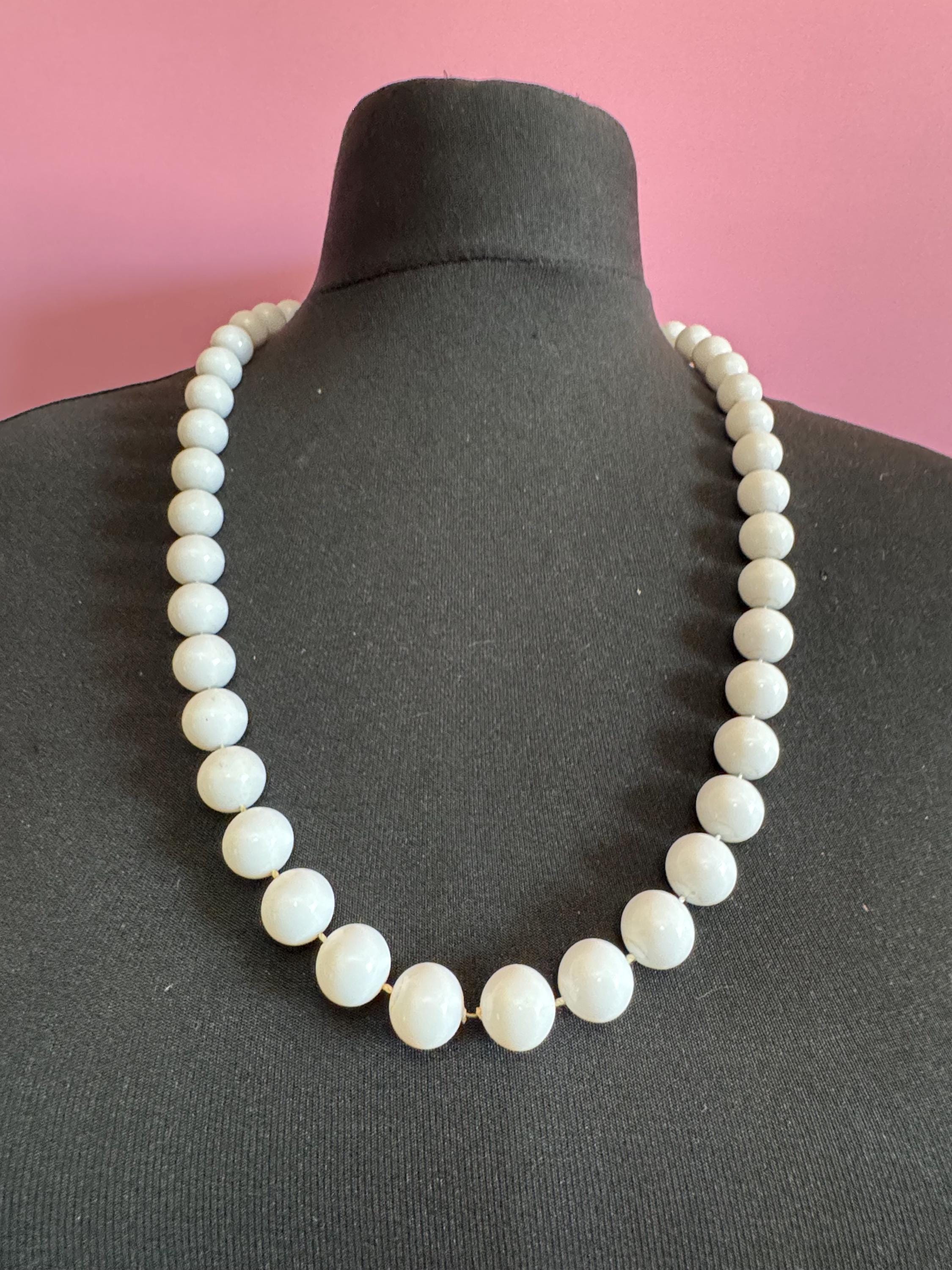 Vintage chunky white plastic beaded long necklace 74cm