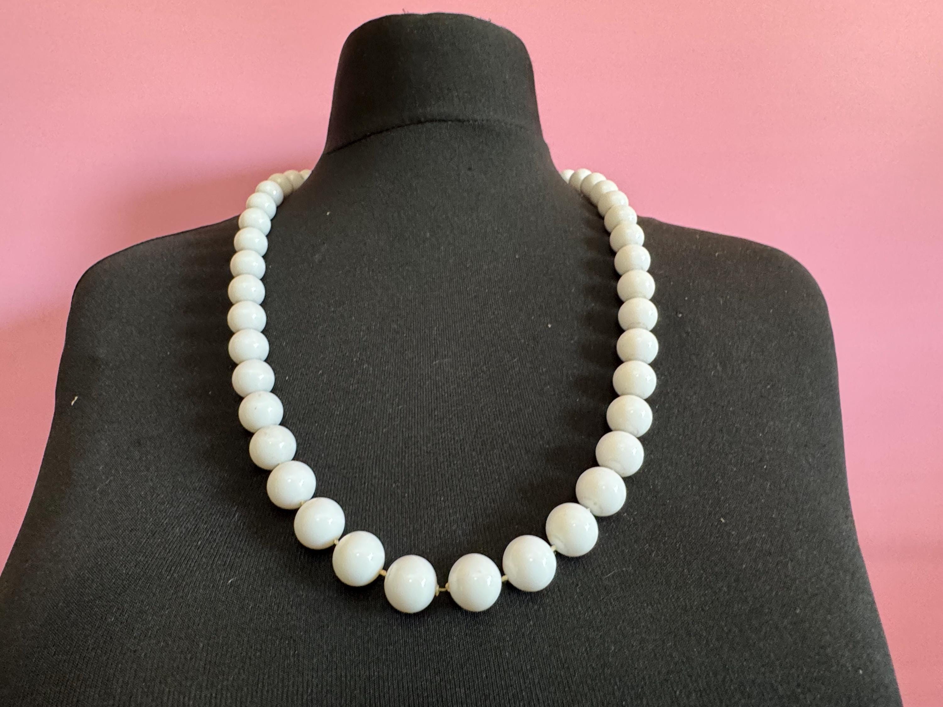 Vintage chunky white plastic beaded long necklace 74cm