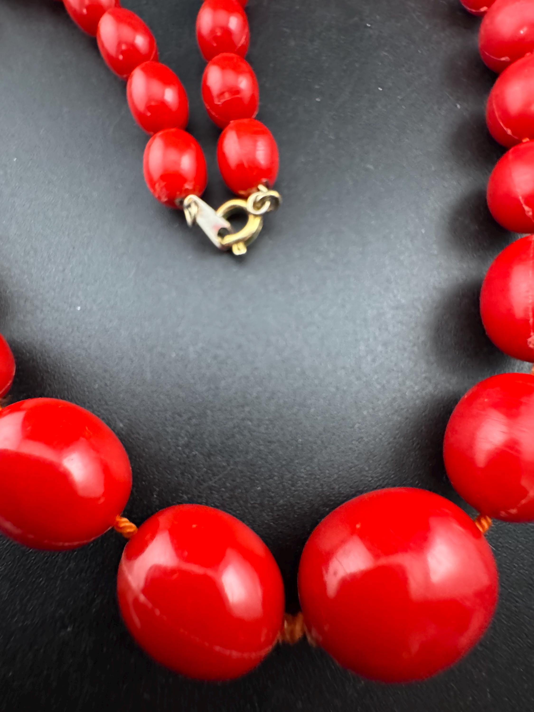 Vintage 80s classic red plastic fixed  beaded collar necklace 42.5cm