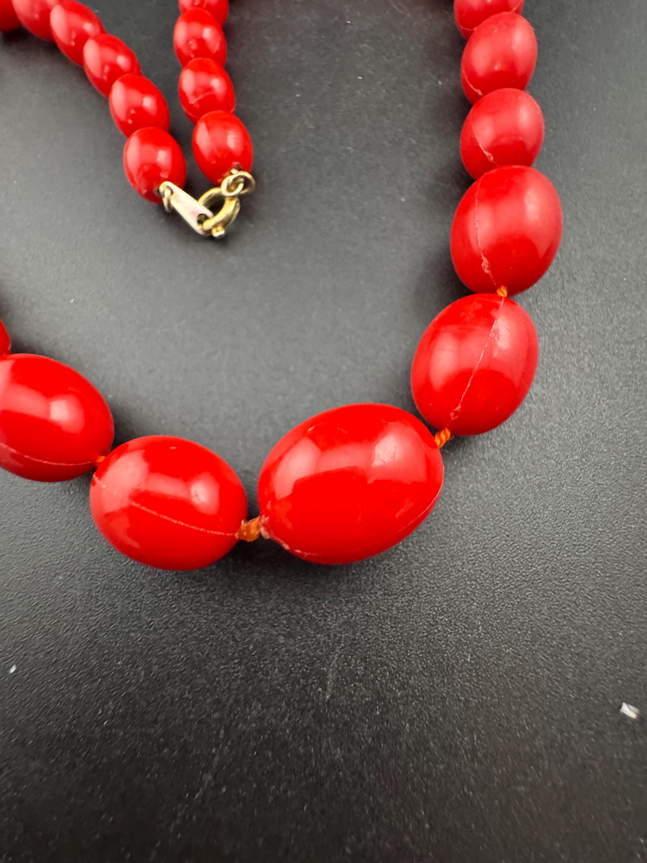 Vintage 80s classic red plastic fixed  beaded collar necklace 42.5cm