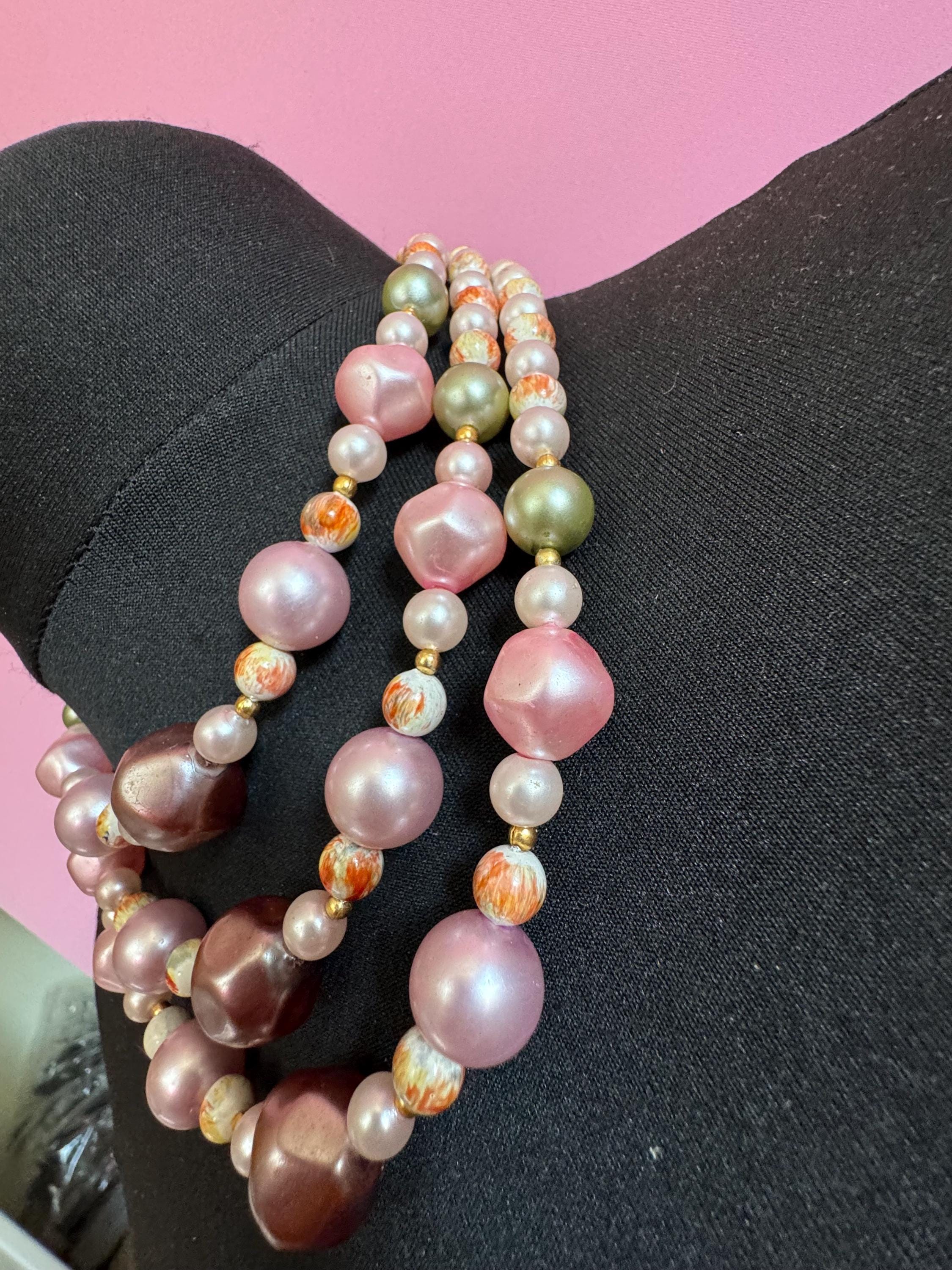 Mid century pink Hong Kong faux pearl chunky plastic beaded multi strand choker necklace