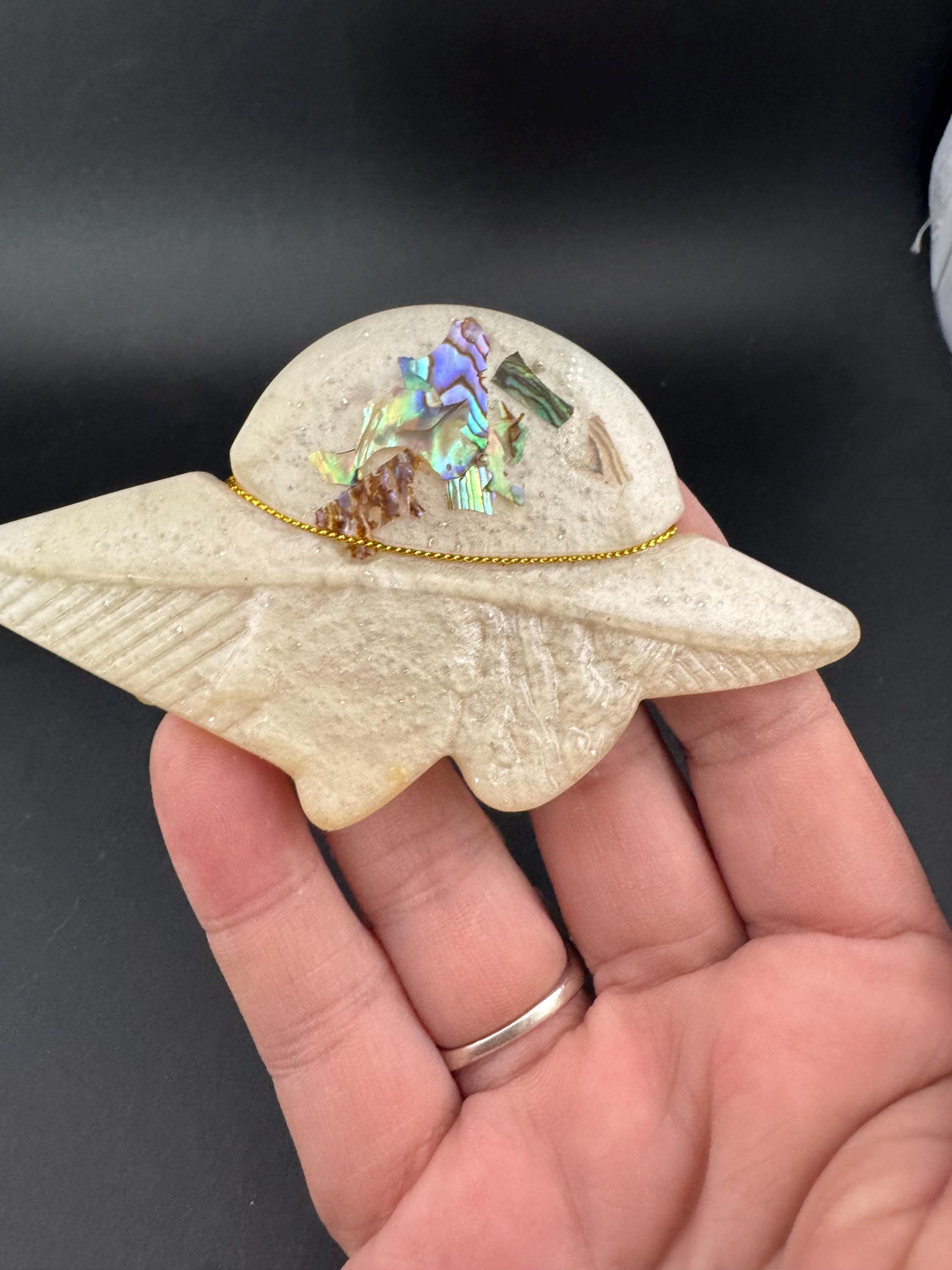 Oversized vintage lady in wide brimmed hat cream brooch inset with abalone shell, early plastic 1960s