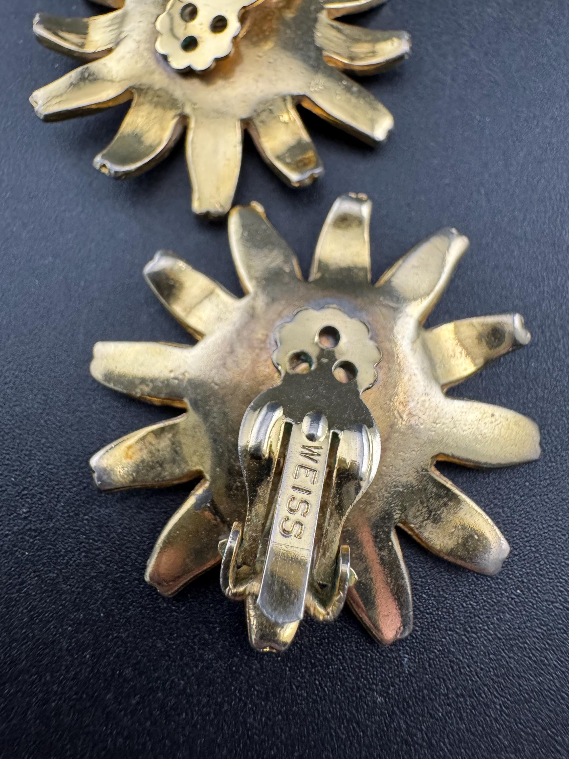Oversized Signed WEISS white and mint green enamel gold tone daisy flower clip on earrings