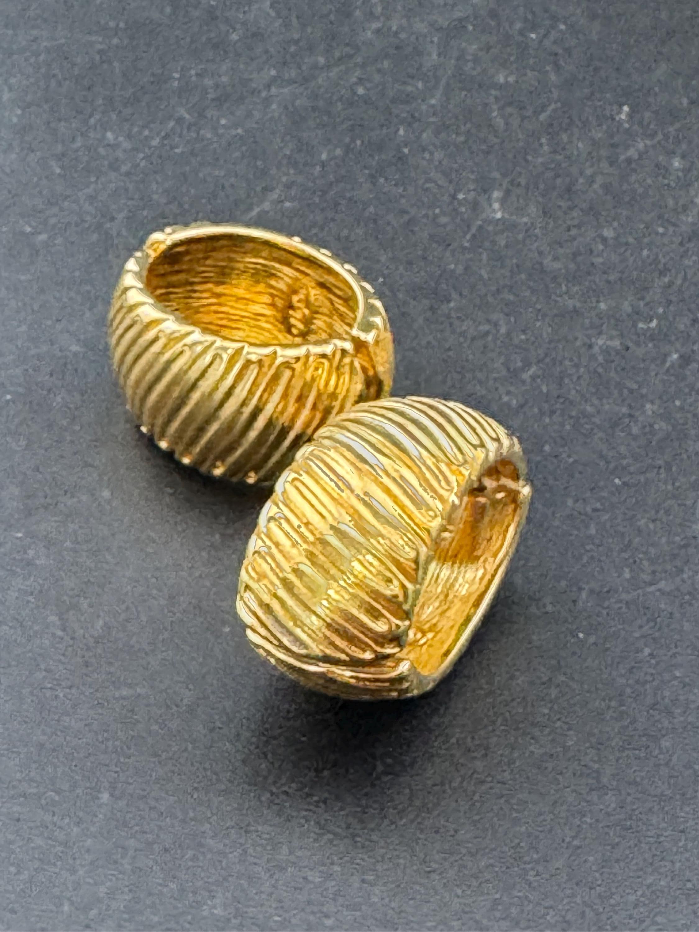 Signed NAPIER Vintage gold tone large clamp on 3cm clip on hoop earrings