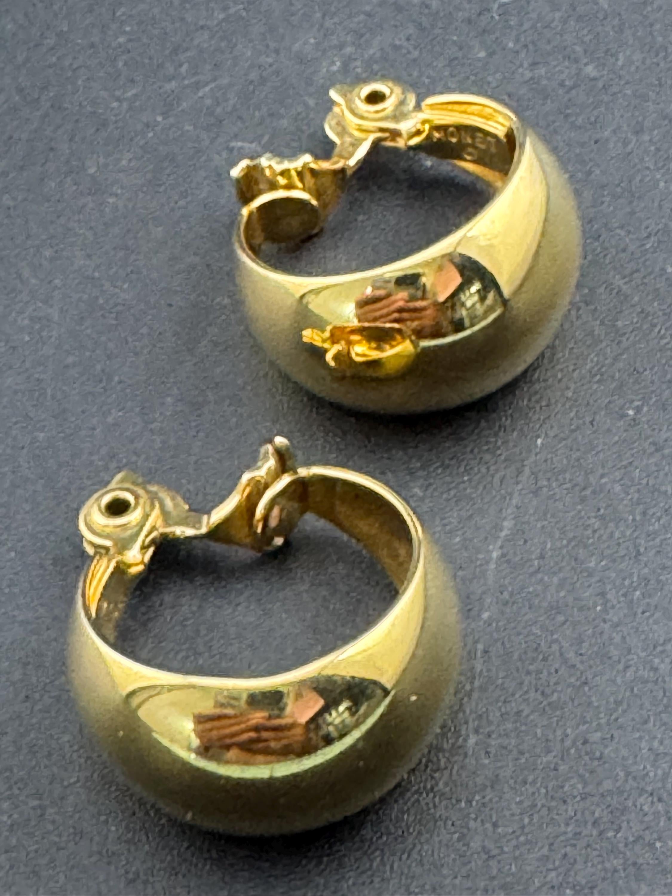 Signed MONET Vintage High End Gold tone 2cm round wide Hoop clip on drop earrings