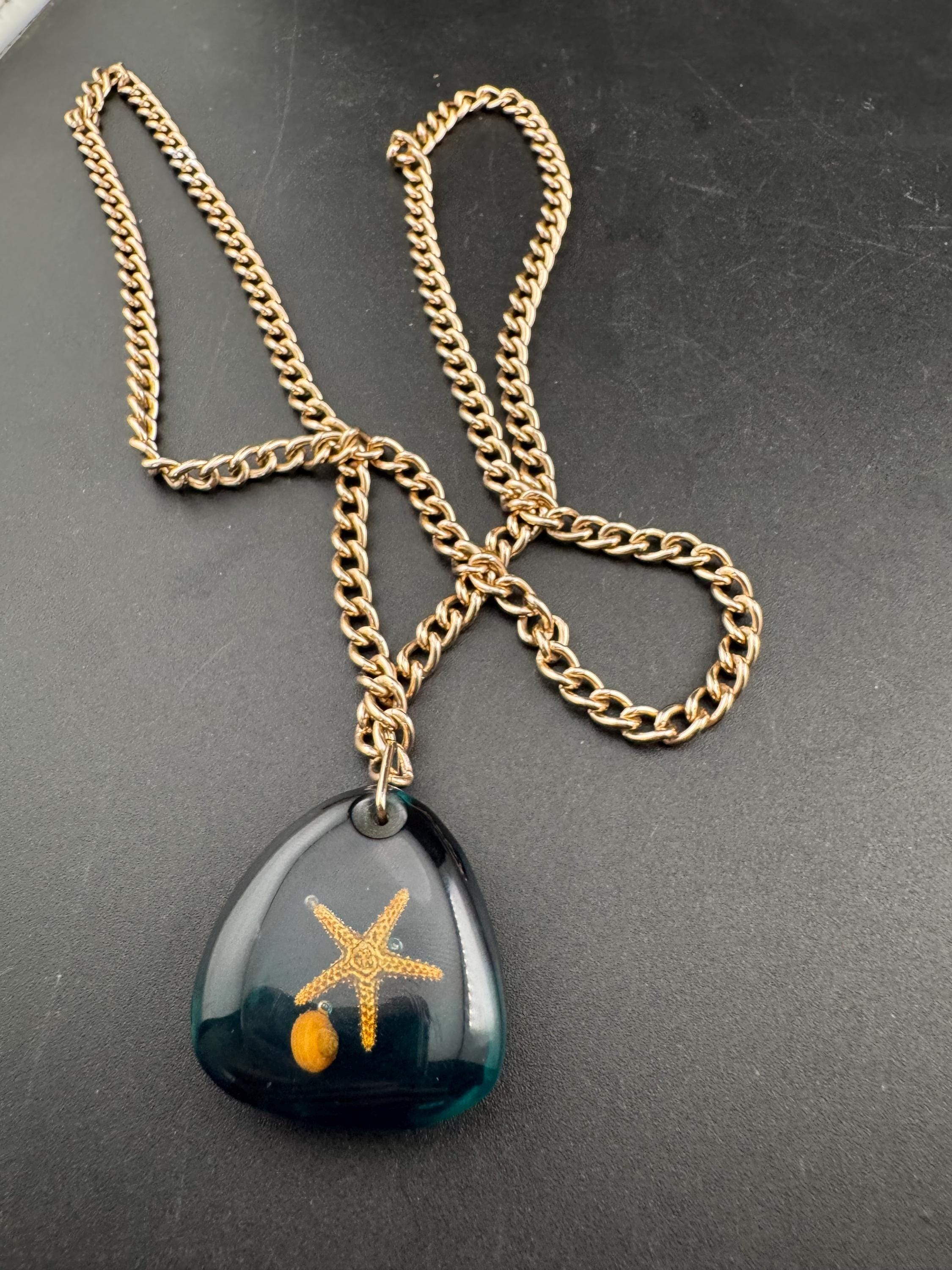 Vintage celluloid acrylic 1970s blue plastic starfish and shell pendant necklace on 70cm chain