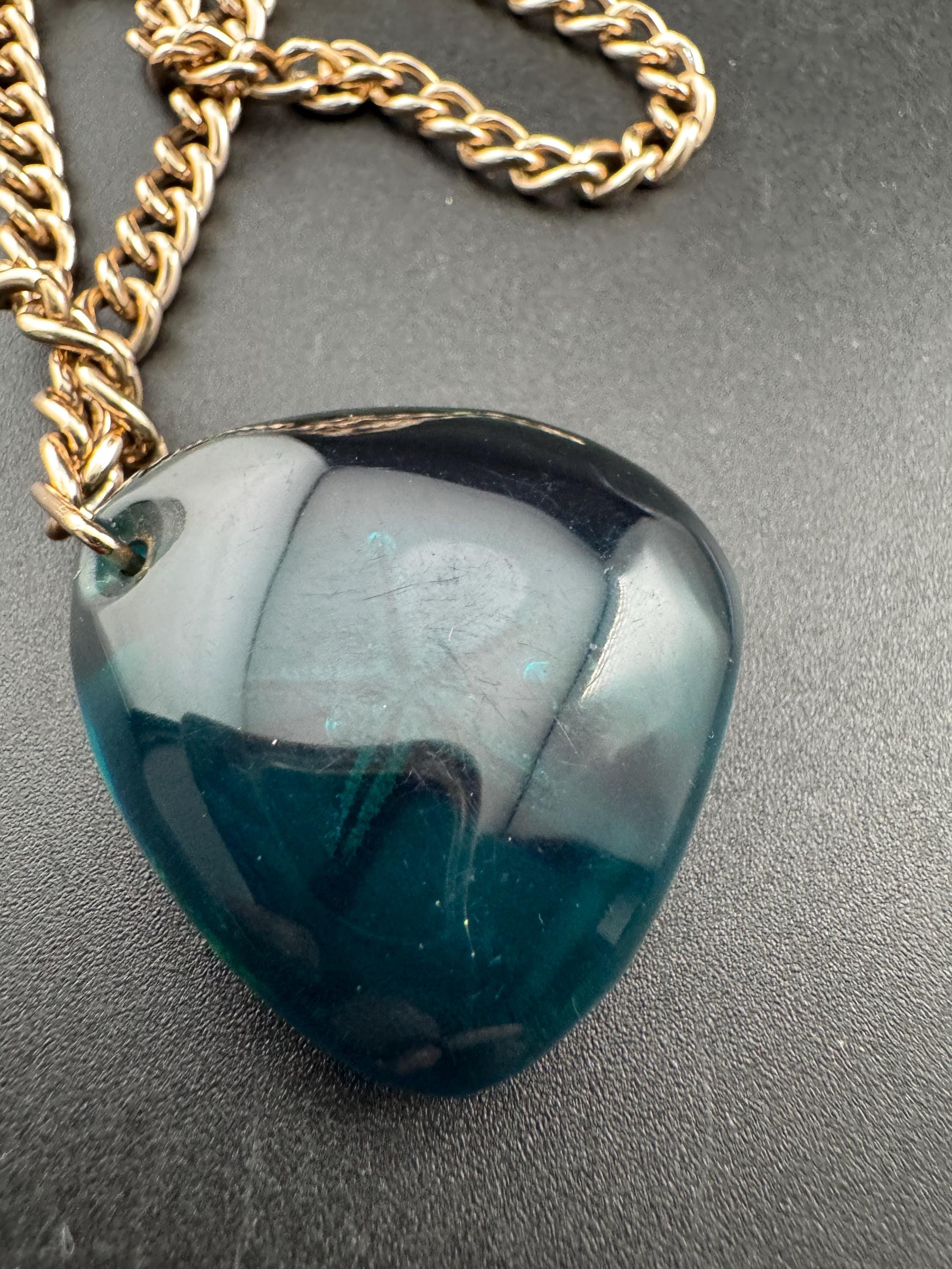 Vintage celluloid acrylic 1970s blue plastic starfish and shell pendant necklace on 70cm chain