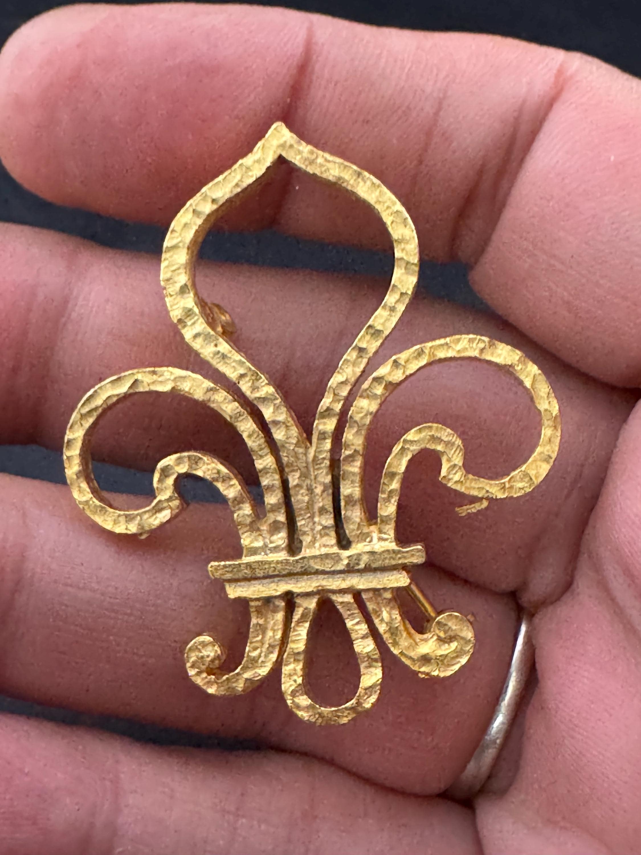 Signed M Vintage modernist planished gold tone Fleur du lys brooch