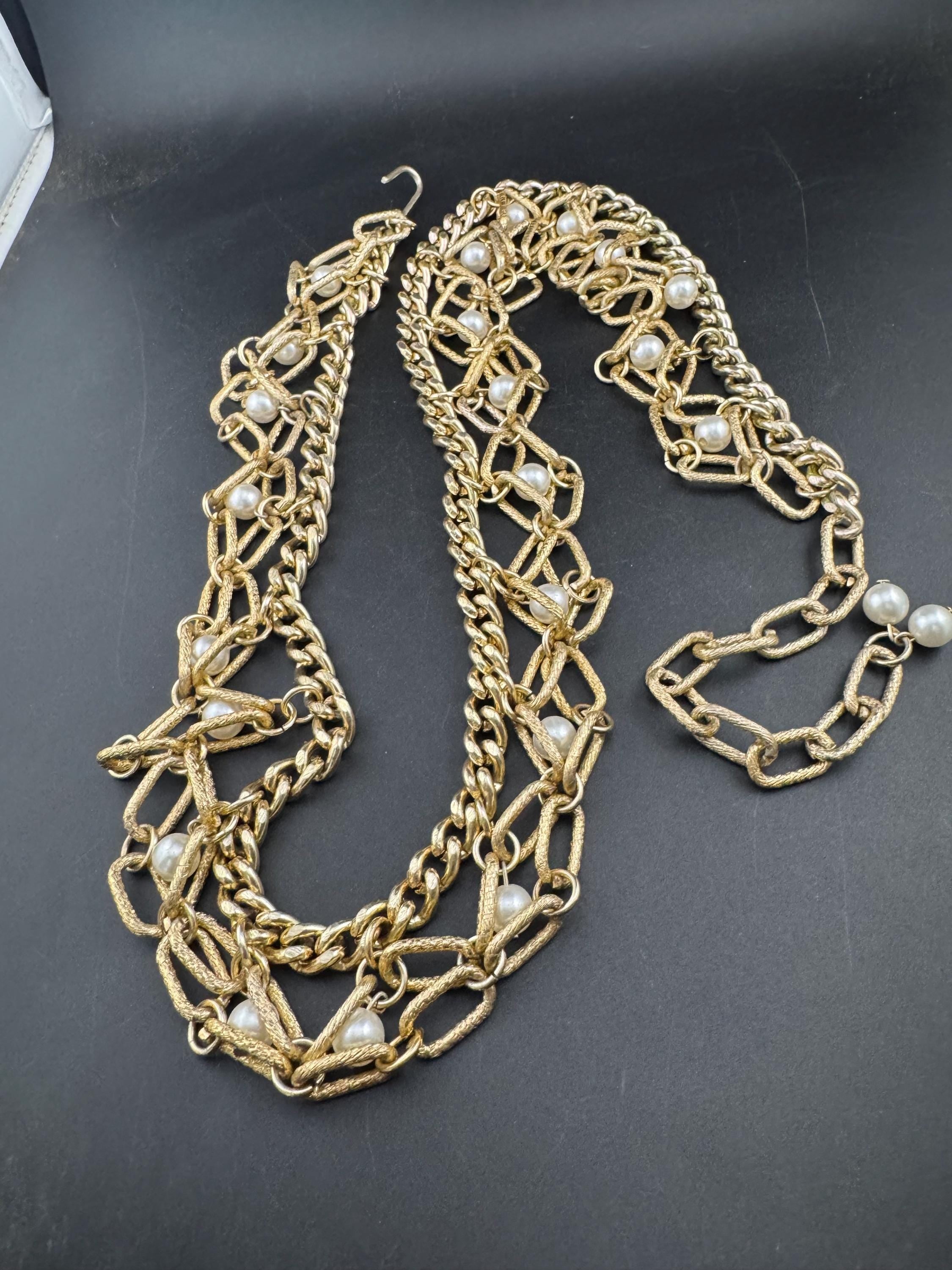 True vintage 1979s 80-93cm Retro Ladies faux pearl gold tone beaded fashion chain belt