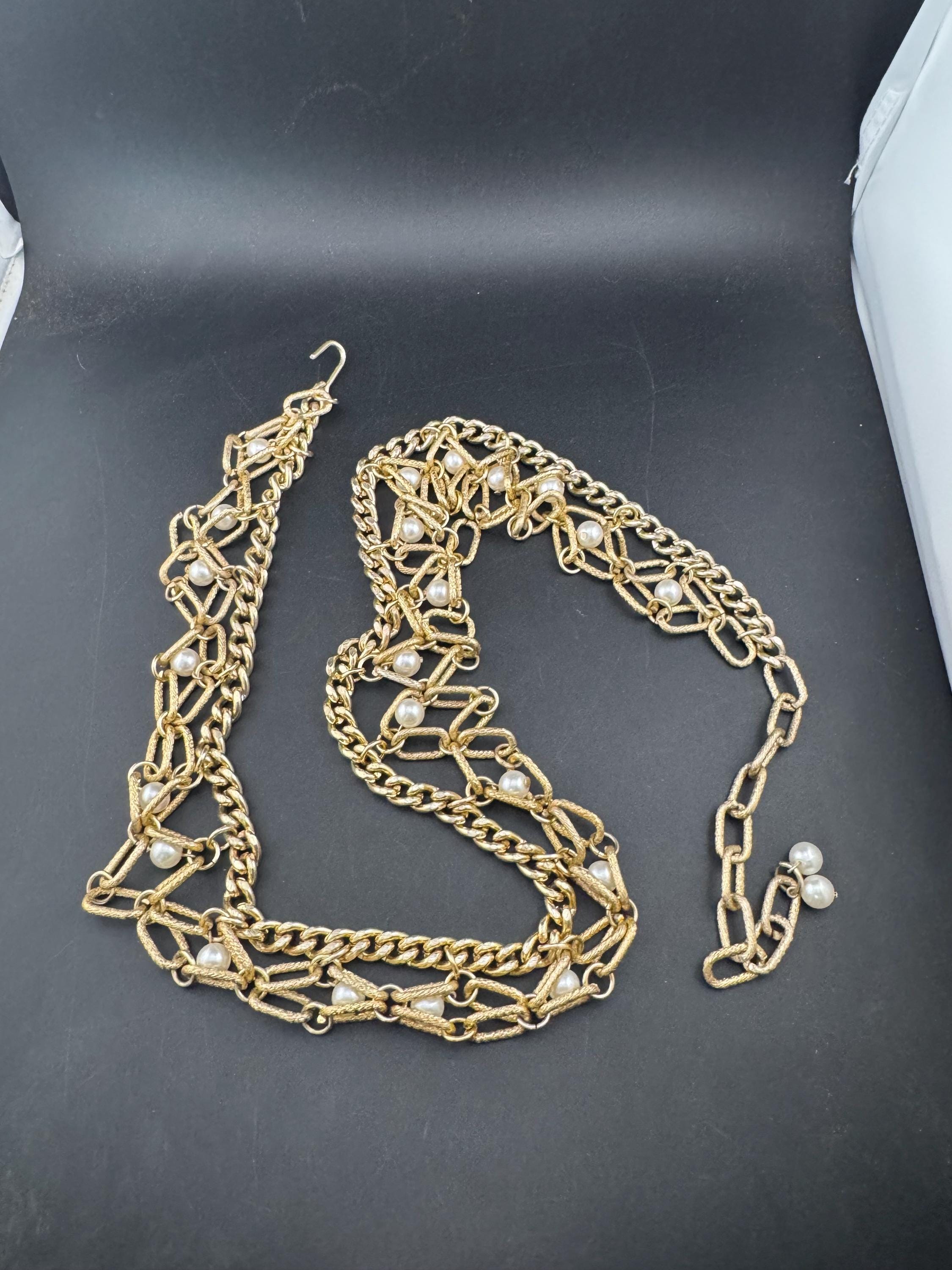 True vintage 1979s 80-93cm Retro Ladies faux pearl gold tone beaded fashion chain belt