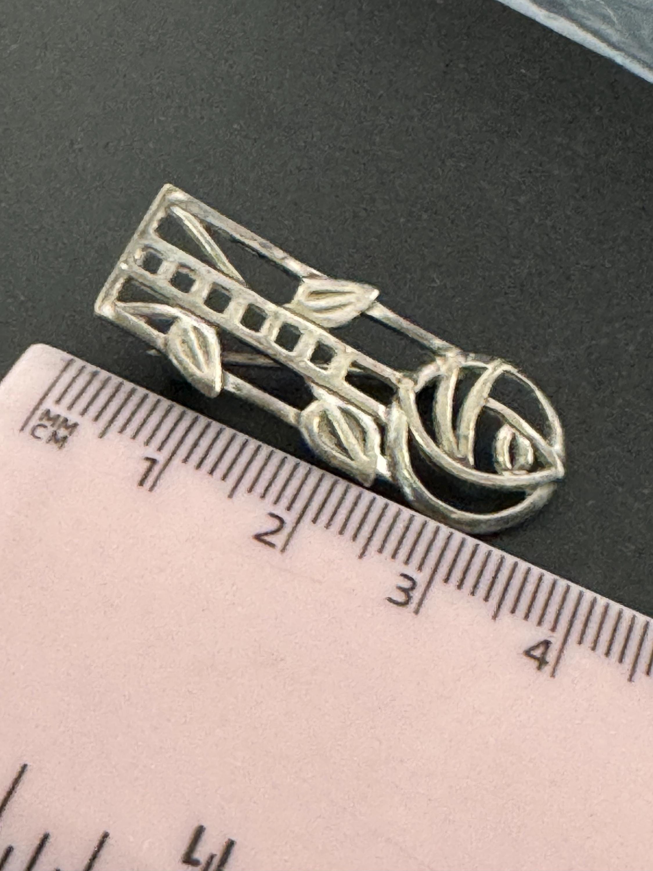 CJL Carrick Jewellery Sterling 925 Silver art nouveau style floral Brooch 3.7 grams 3.6cm