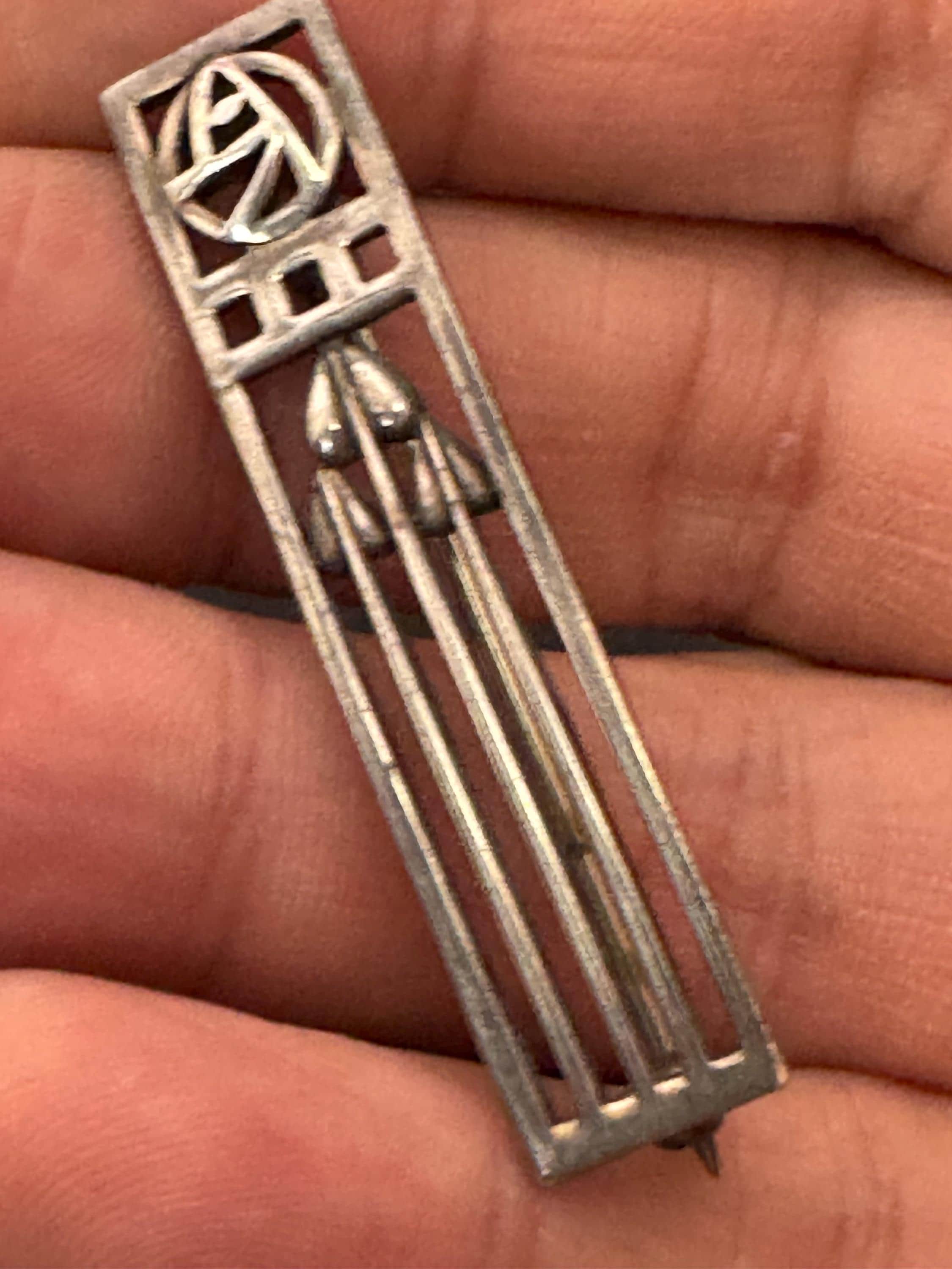 Sterling Silver Rennie Mackintosh Style Floral Brooch: Arts & Crafts Hallmarks