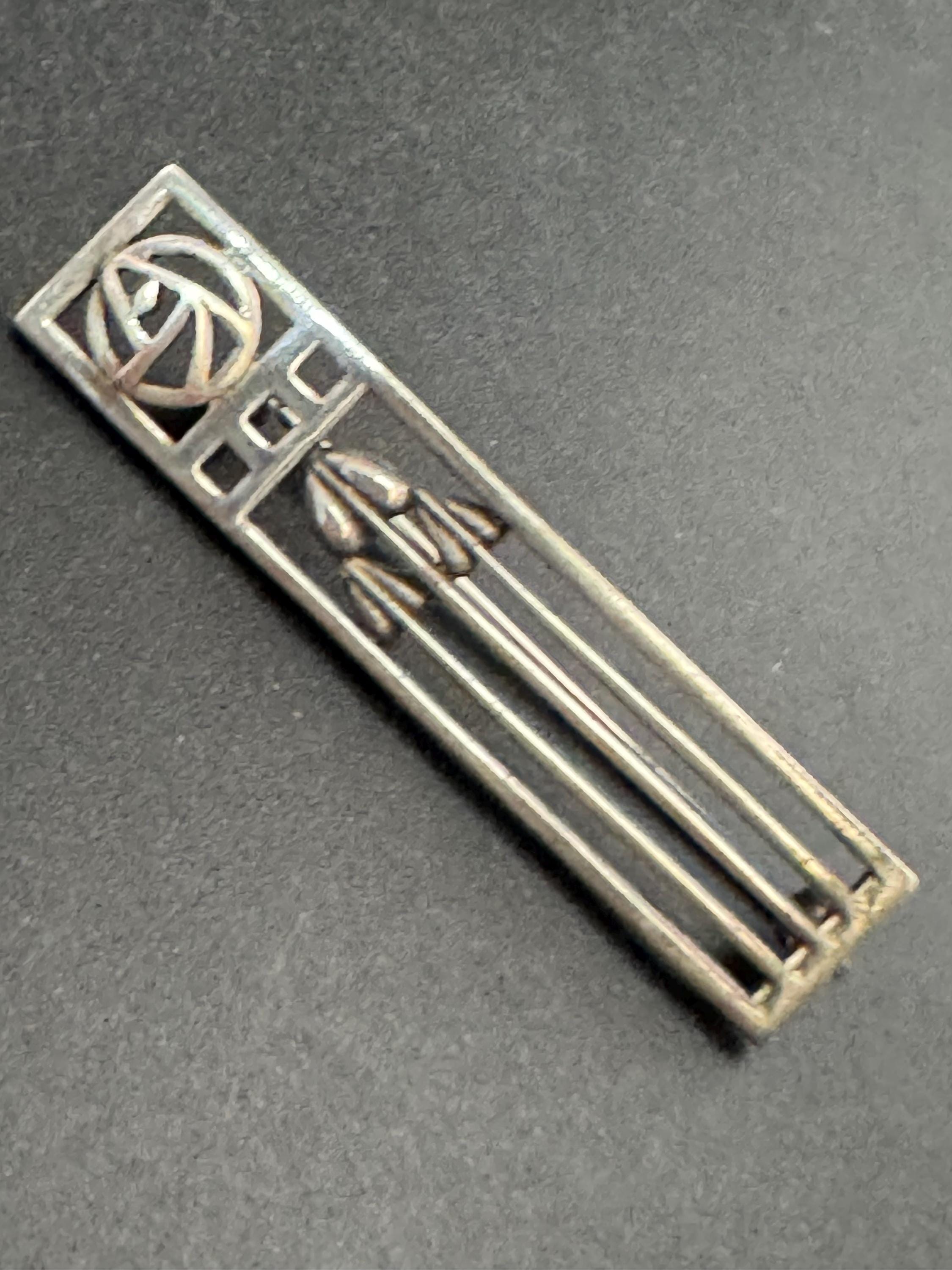 Sterling Silver Rennie Mackintosh Style Floral Brooch: Arts & Crafts Hallmarks