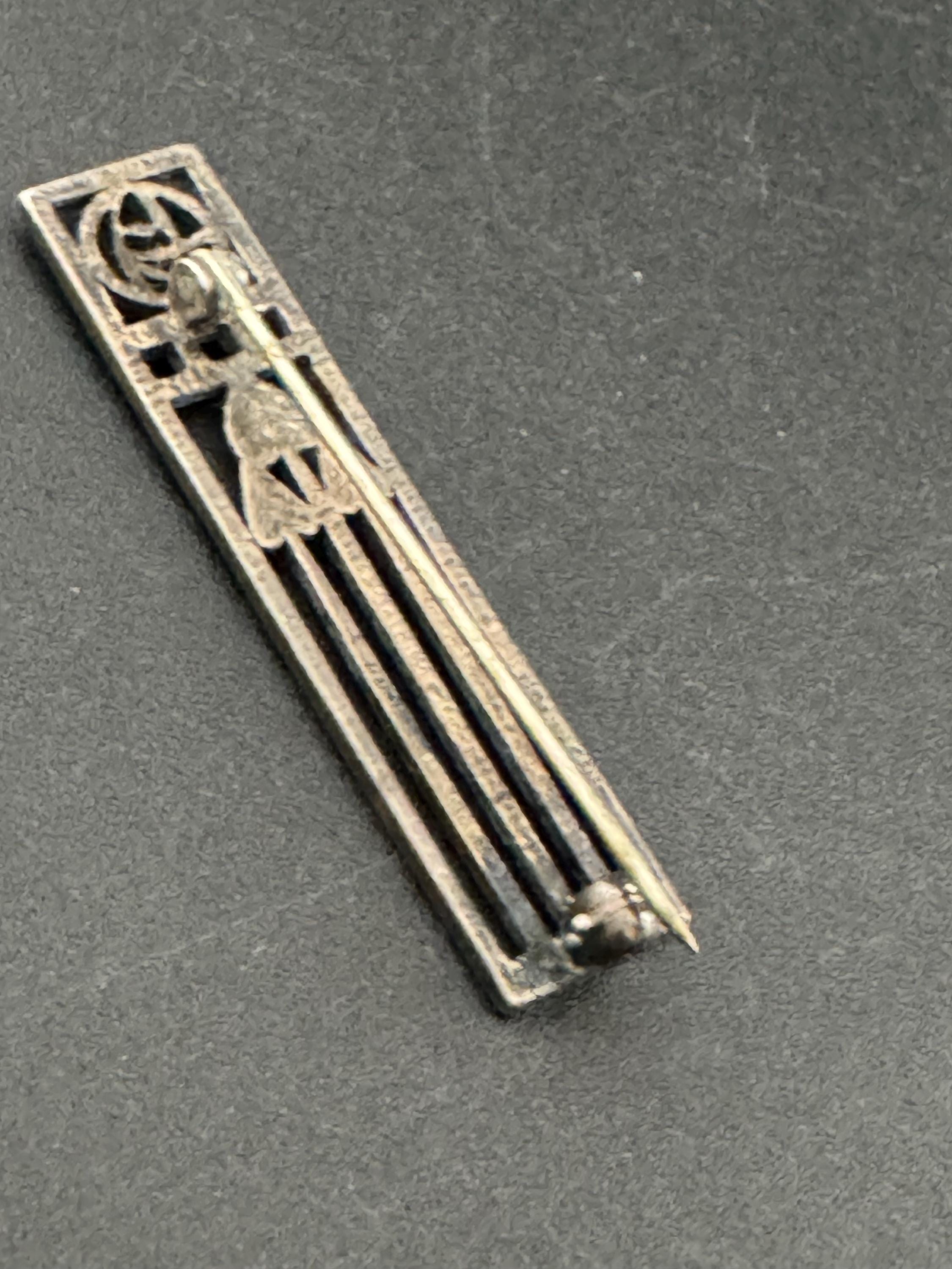 Sterling Silver Rennie Mackintosh Style Floral Brooch: Arts & Crafts Hallmarks