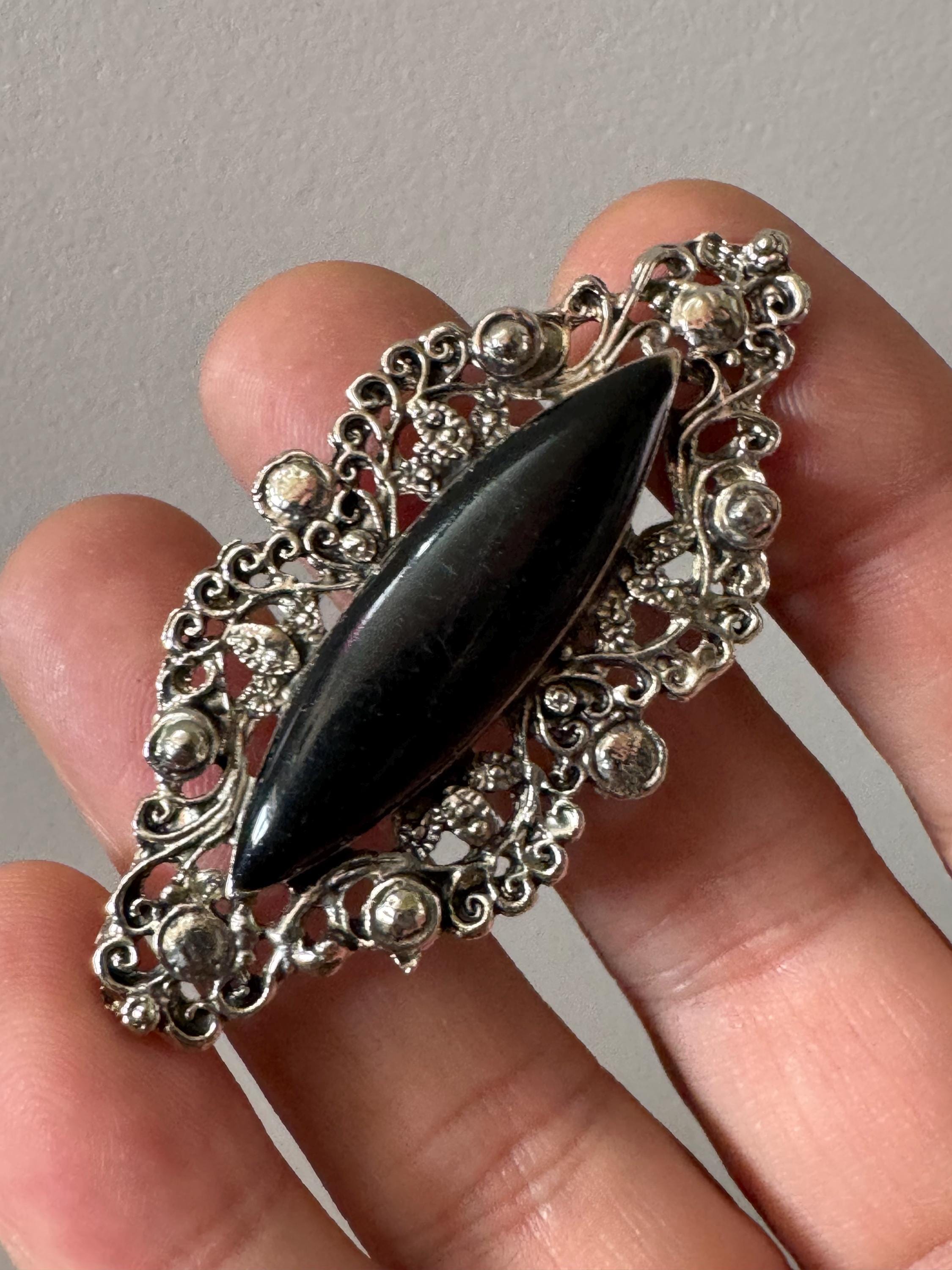 retro Stylish black minimalist elipse brooch plastic resin metal 5cm