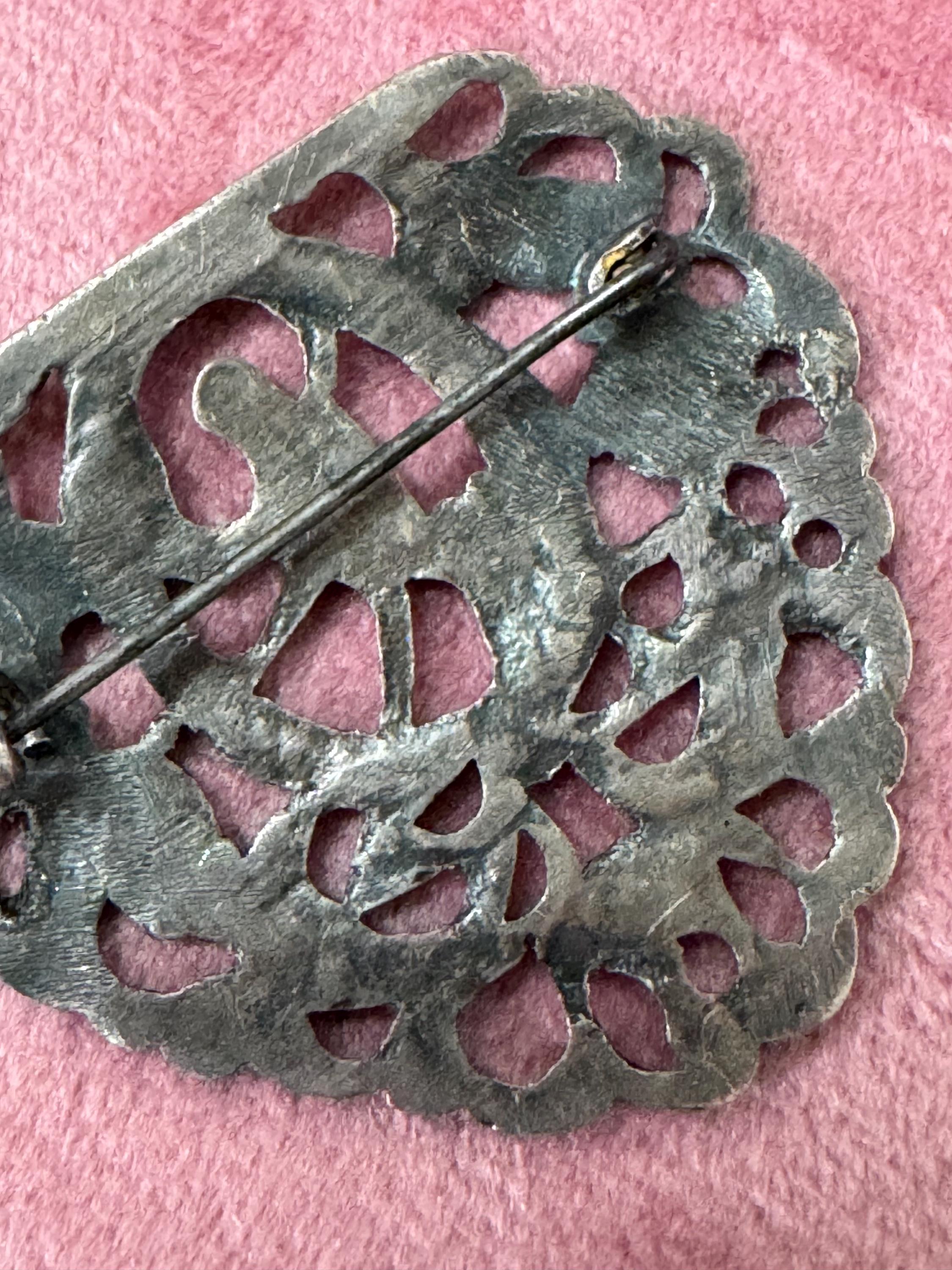Antique Victorian unusual open work digital silver metal brooch with c clasp