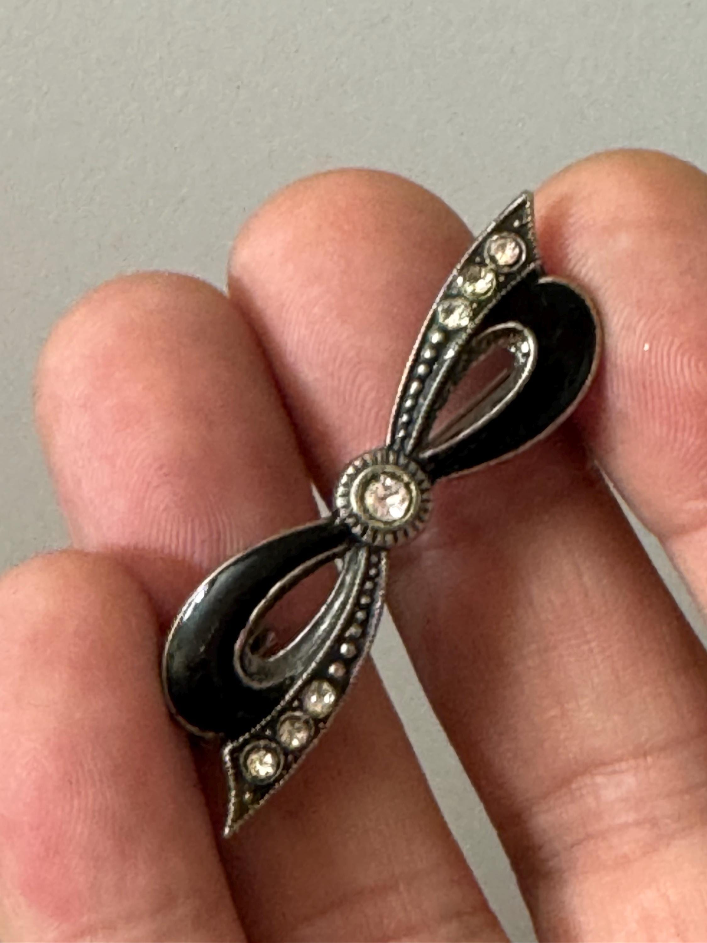 Vintage French mid century black enamel diamanté small Bow Brooch  Antique trombone clasp
