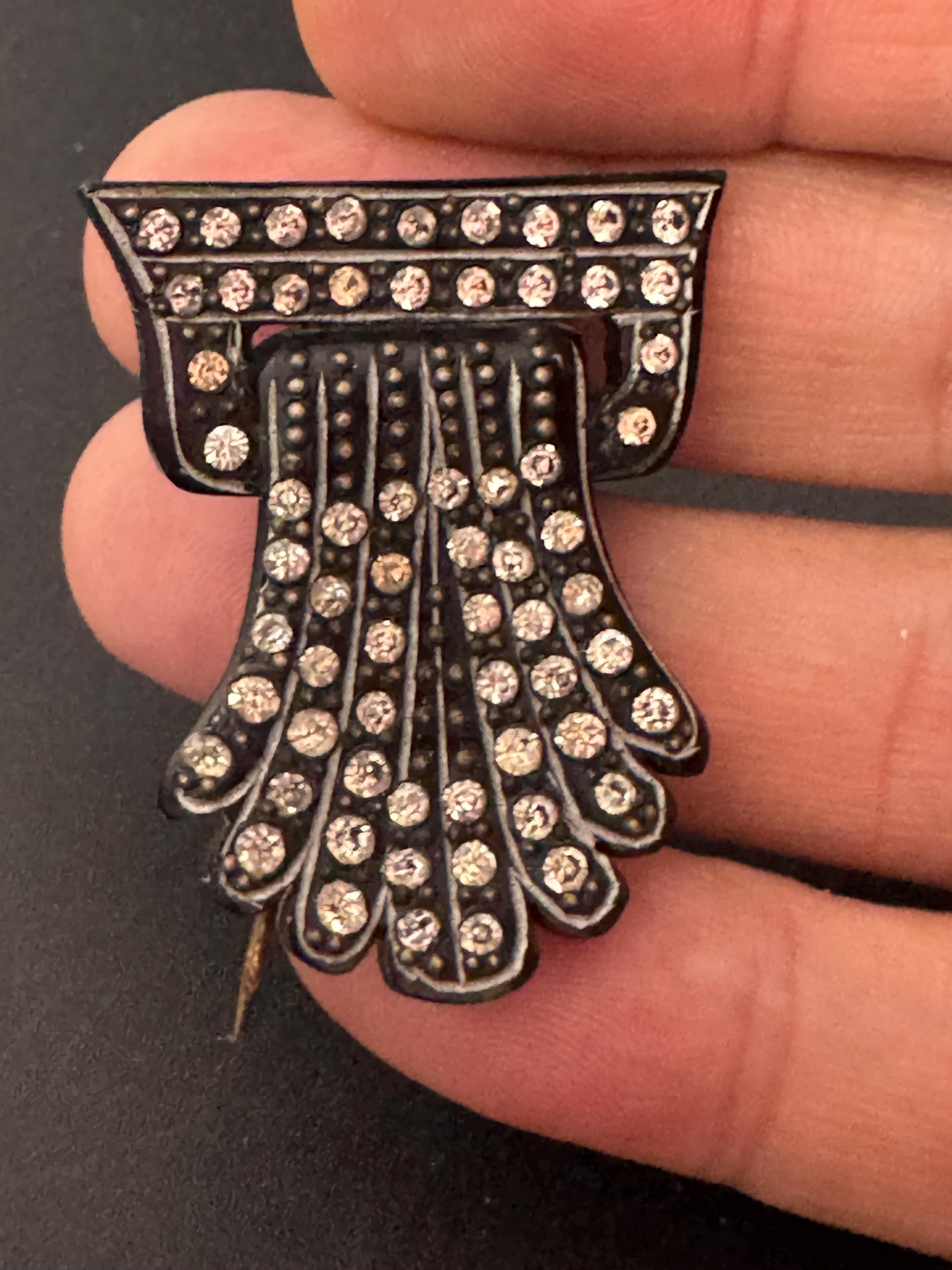 Art Deco hat flash pin diamanté paste black early plastic bakelite small 4cm