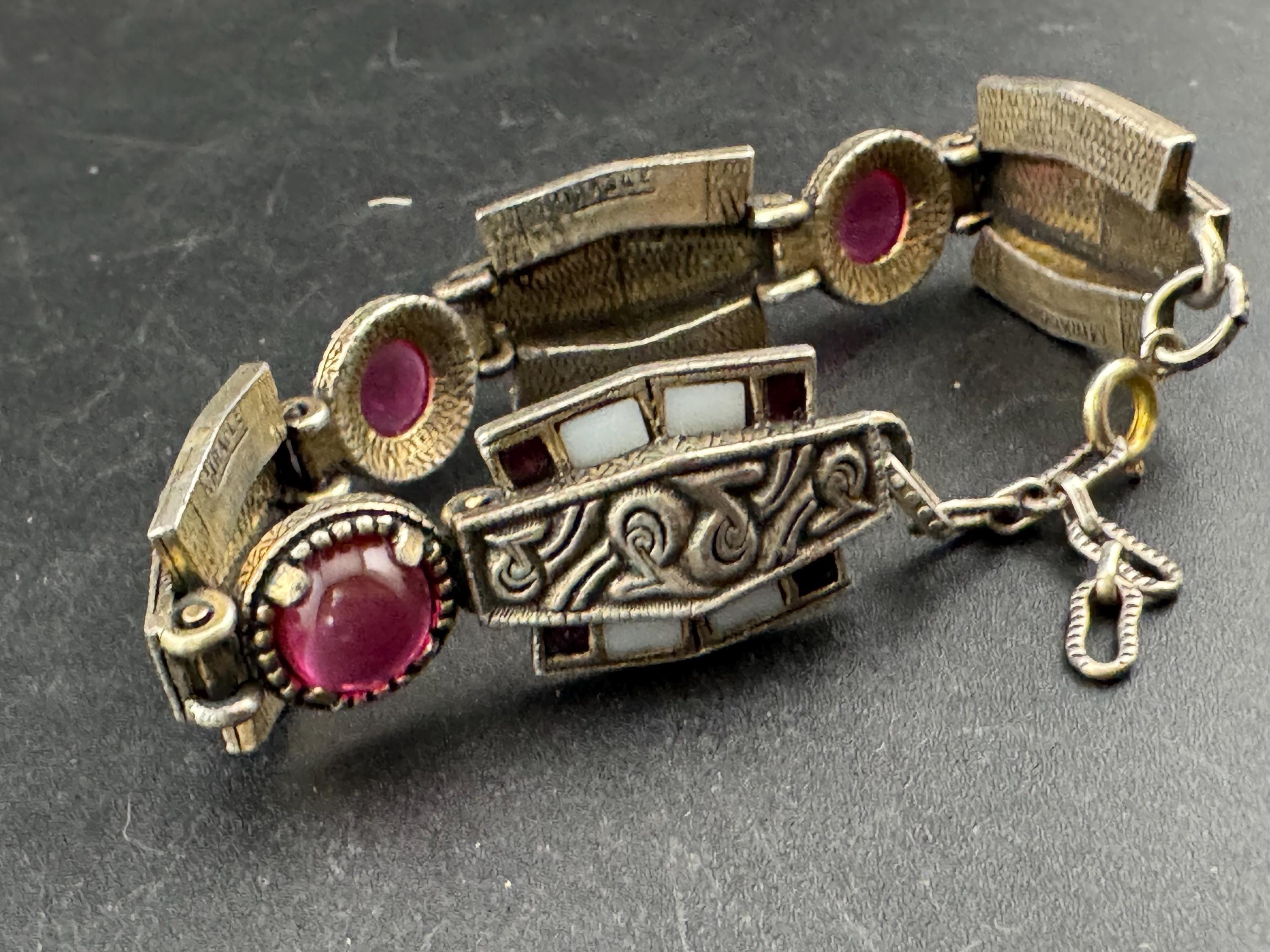 Vintage Signed Miracle Scottish Bracelet: Silver Tone Faux Agate Panel Link