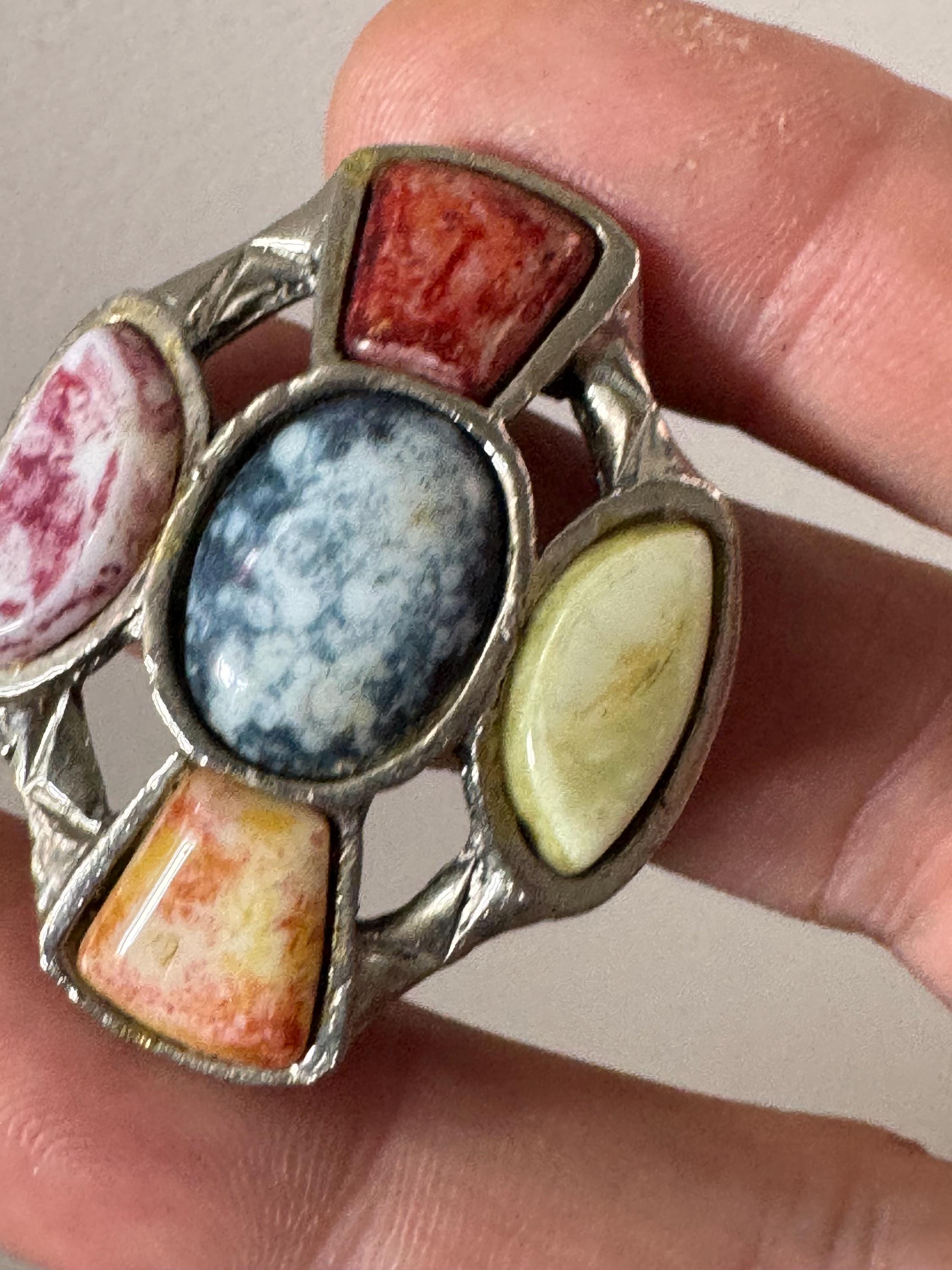Vintage silver tone Scottish faux agate pebble glass brooch