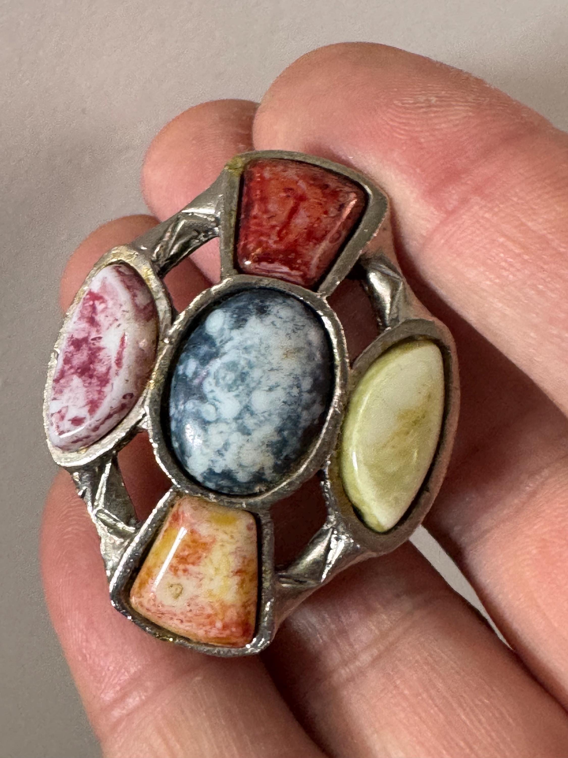Vintage silver tone Scottish faux agate pebble glass brooch