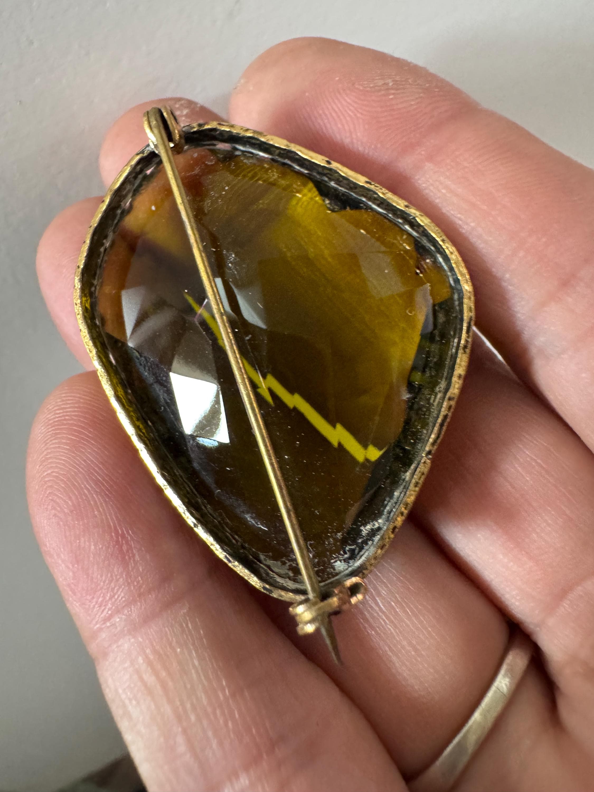 Vintage gold tone Celtic chunky khaki olive green emerald glass brooch