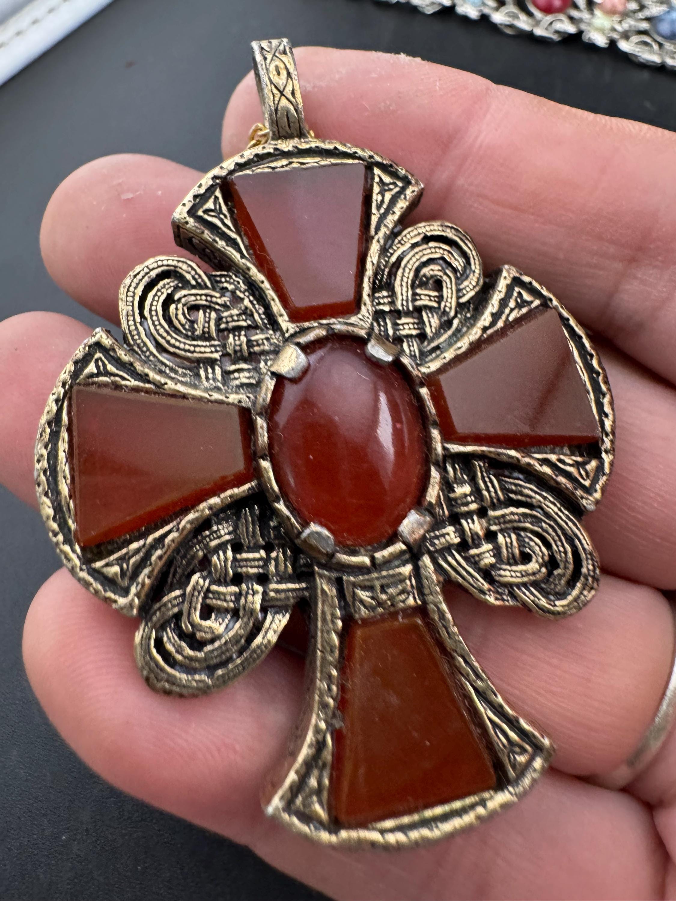 vintage deep red faux carnelian gemstone cabochon Scottish Celtic cross Pendant necklace gold tone