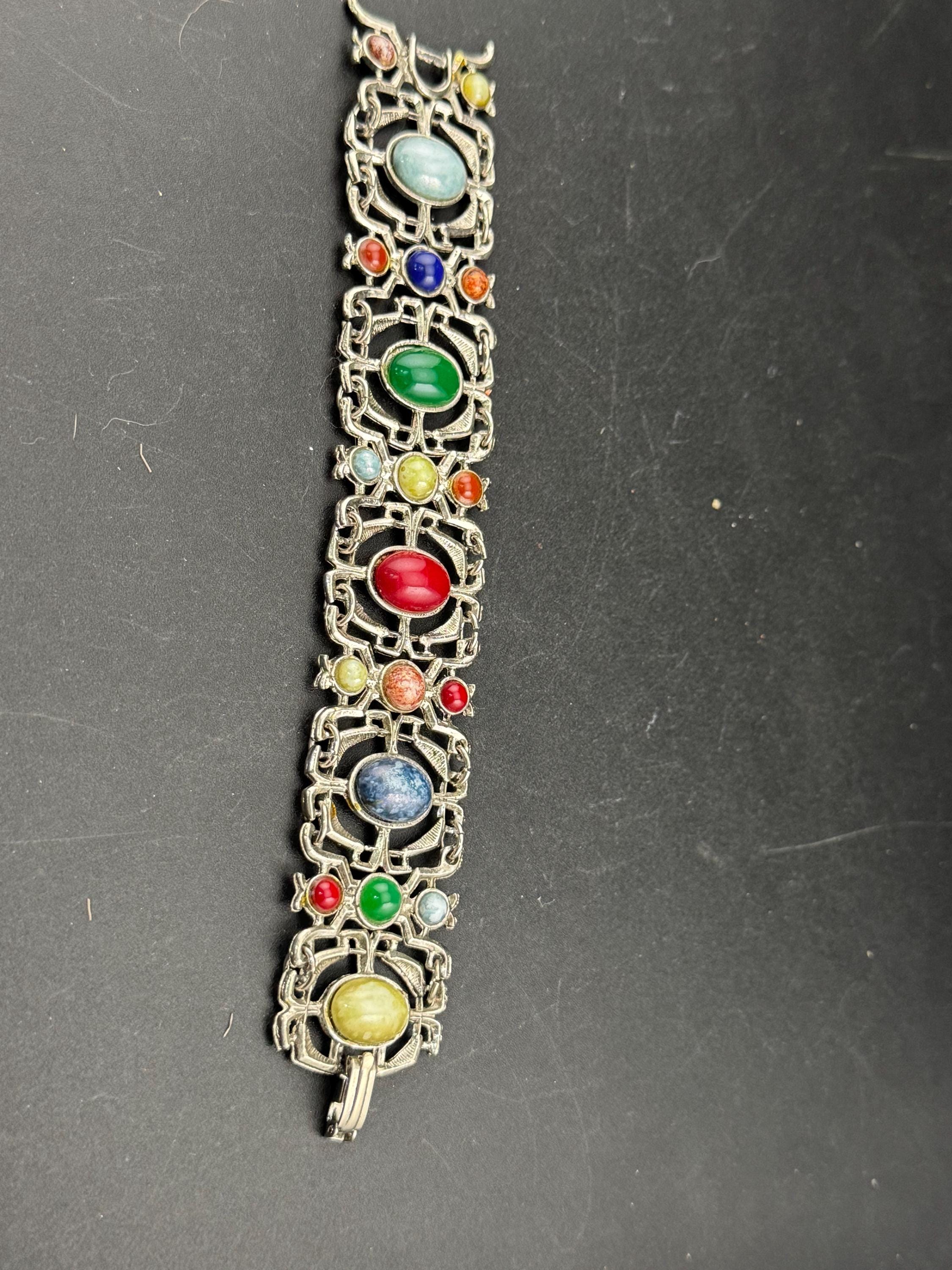 vintage retro 1970s silver tone Panel link Scottish bracelet with faux agate gemstone cabochons