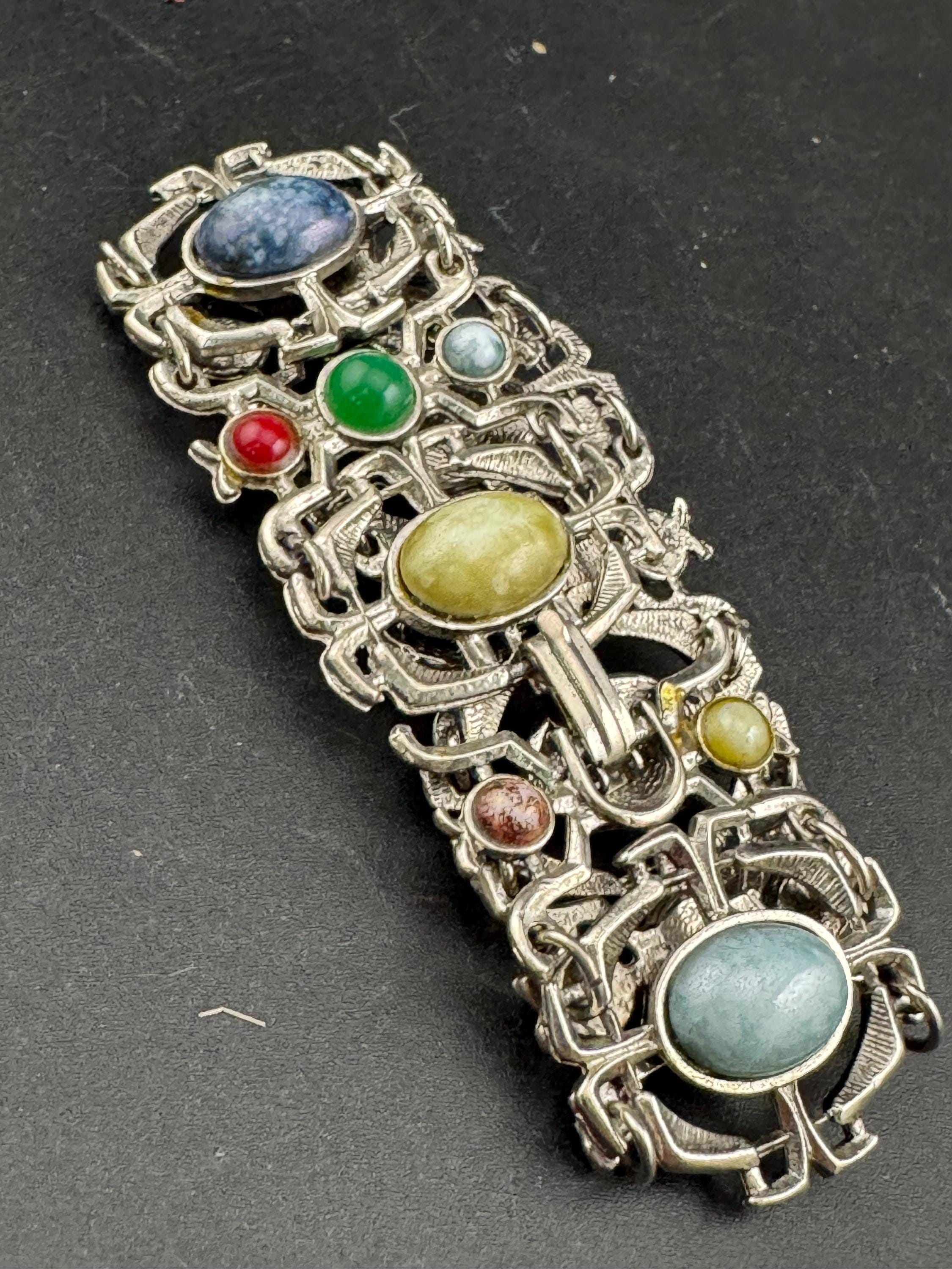 vintage retro 1970s silver tone Panel link Scottish bracelet with faux agate gemstone cabochons