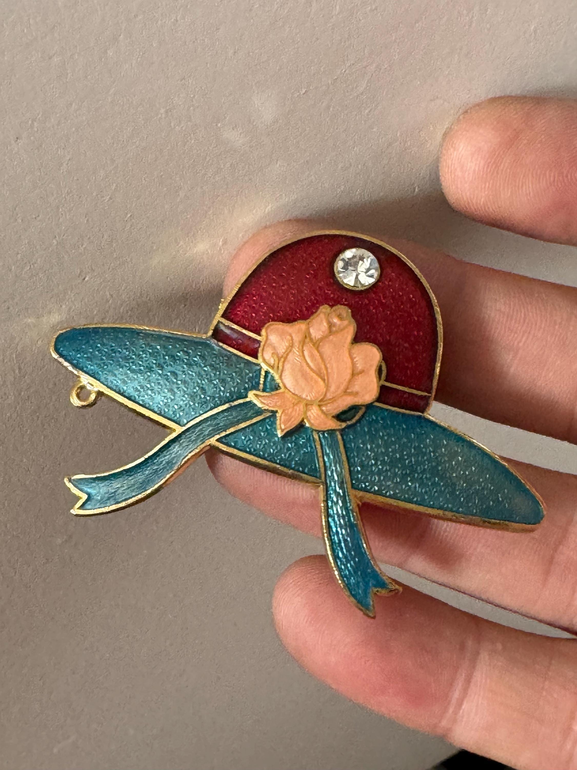 1980s novelty ladies hat turquoise blue and red cloisonné enamel gold tone brooch unused old shop stock boxed
