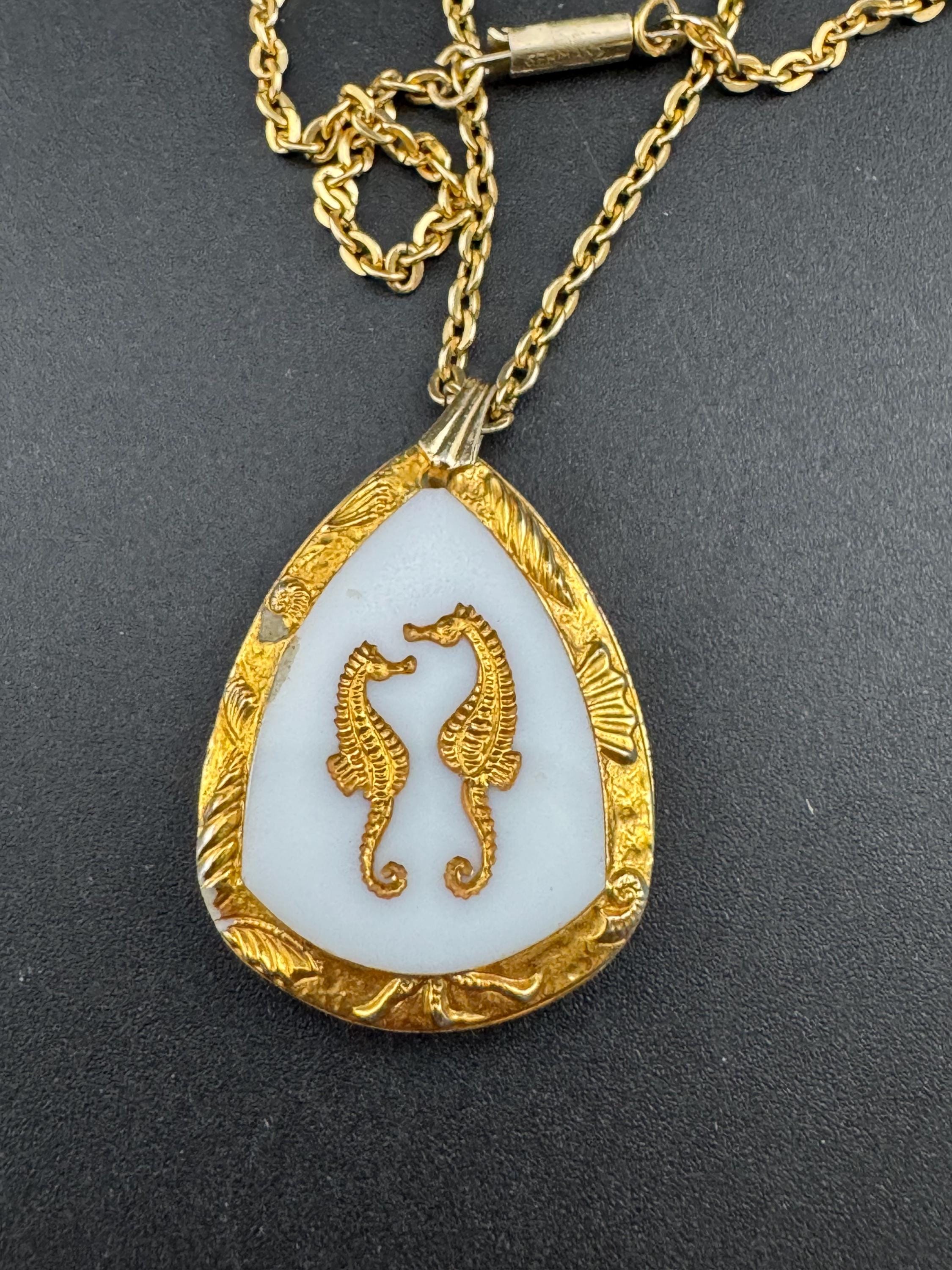 Vintage Czech carved milk glass gold tone 3.5cm seahorse pendant on 62cm chain necklace