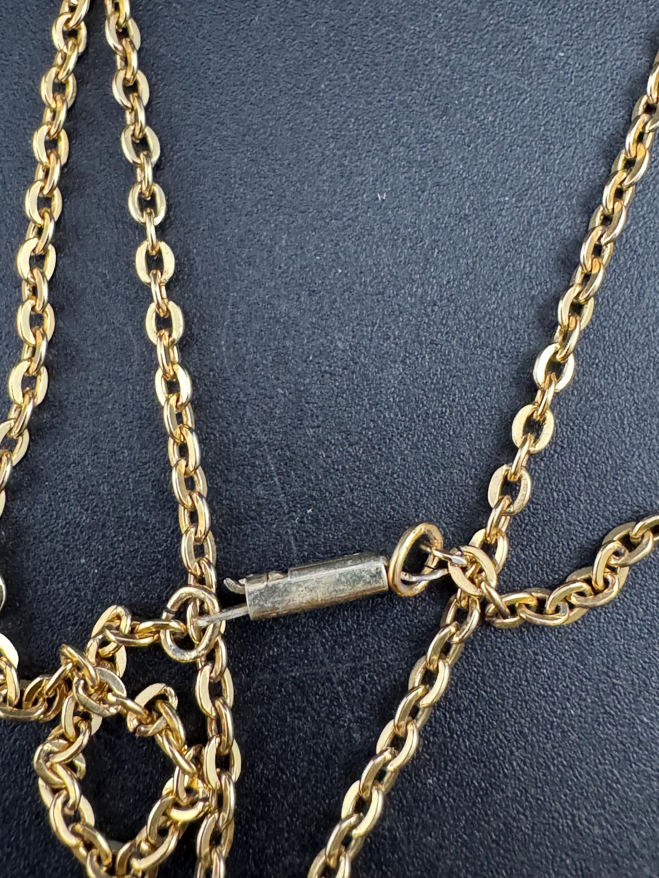 Vintage Czech carved milk glass gold tone 3.5cm seahorse pendant on 62cm chain necklace
