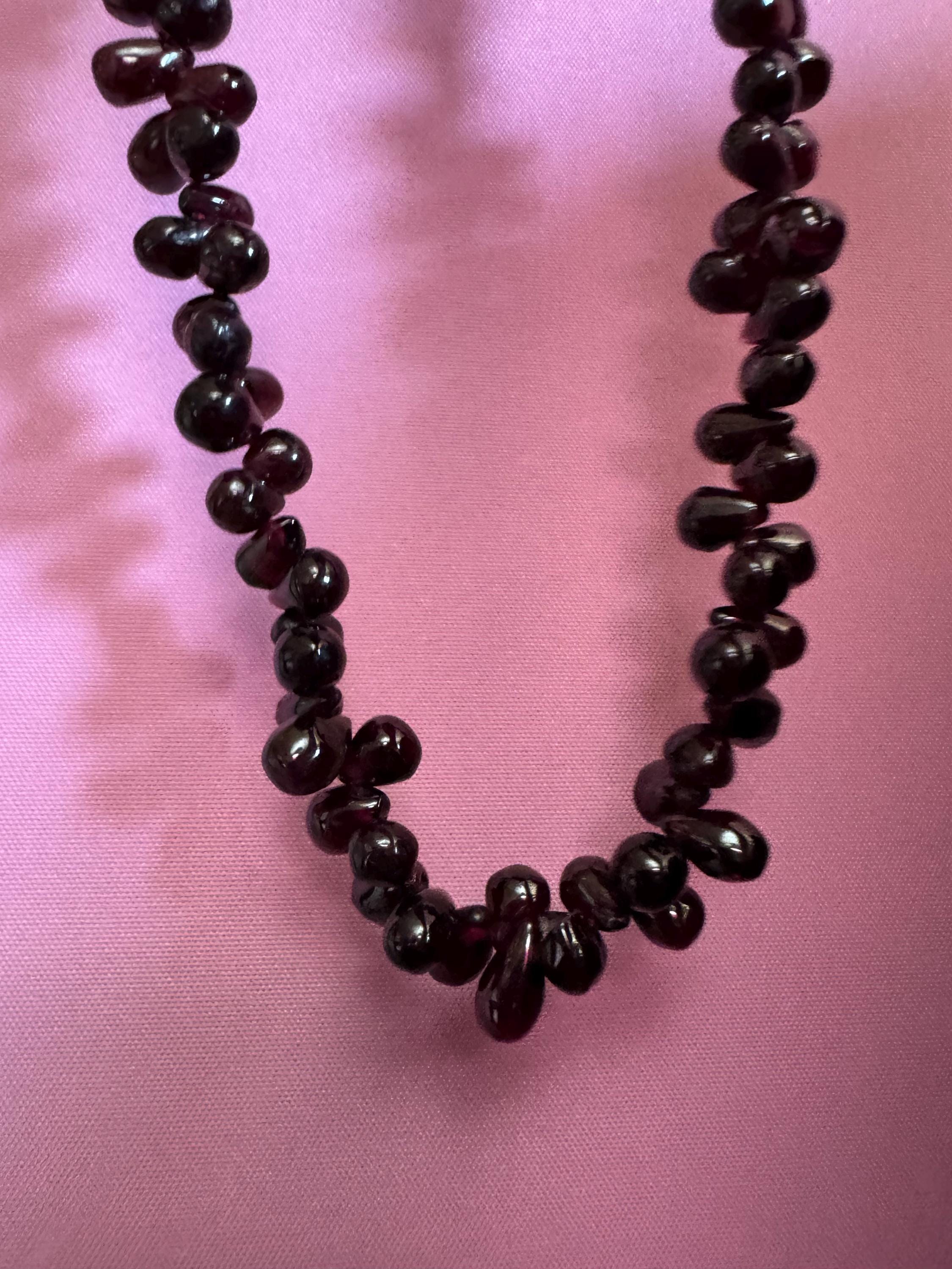 Antique Art Deco natural garnet red purple gemstone beaded necklace 45cm
